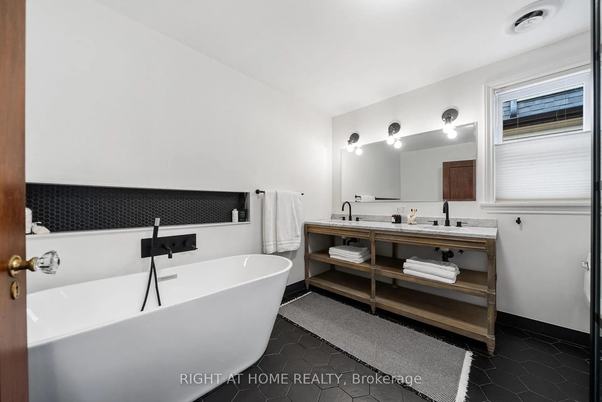Photo 30 of 113 Eastbourne Avenue, Toronto, Yonge-Eglinton — HOMEH