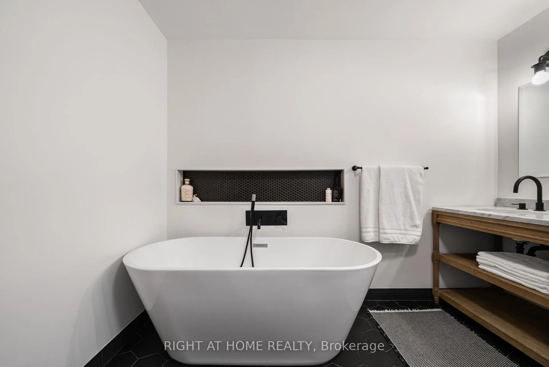 Photo 31 of 113 Eastbourne Avenue, Toronto, Yonge-Eglinton — HOMEH