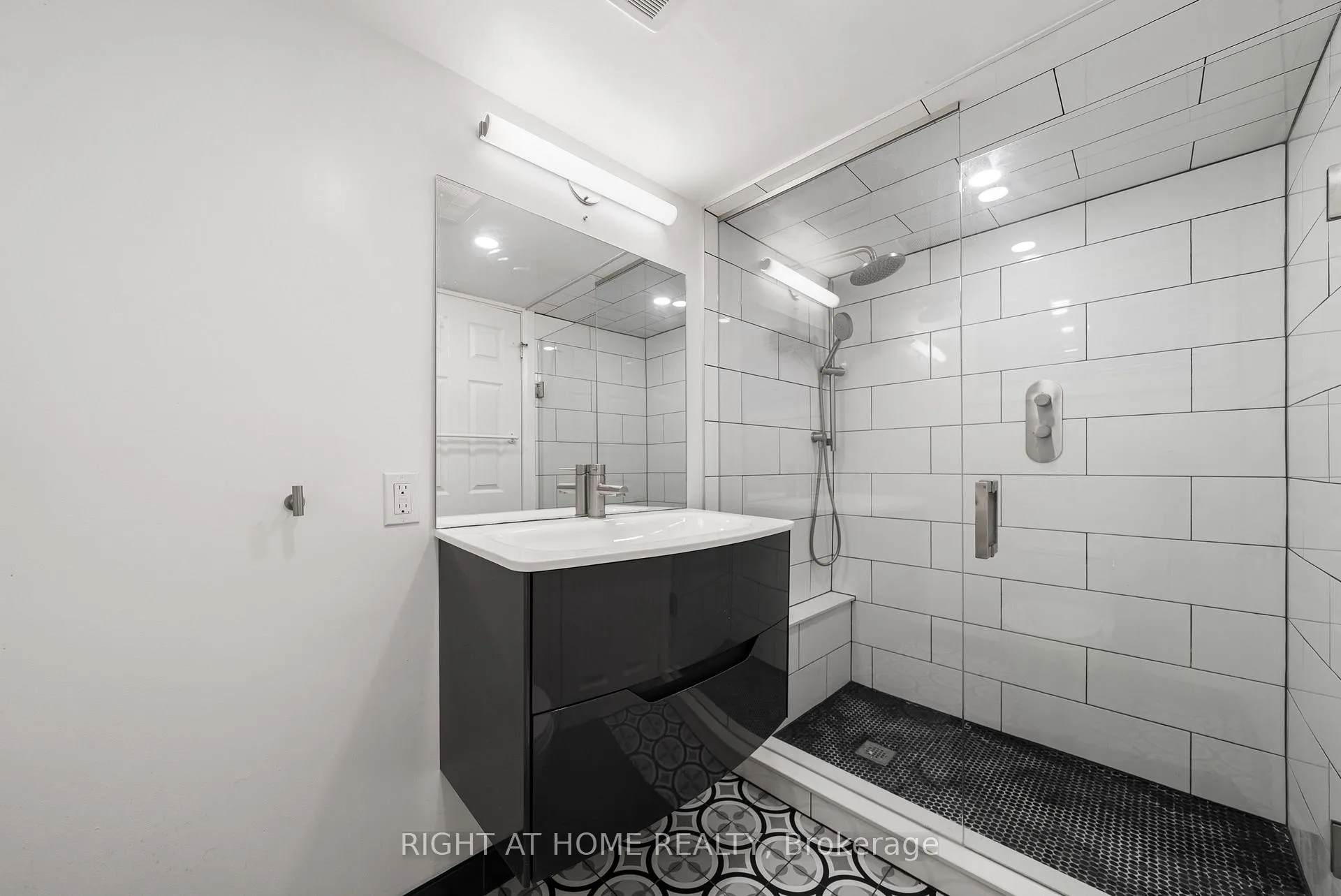 Photo 35 of 113 Eastbourne Avenue, Toronto, Yonge-Eglinton — HOMEH
