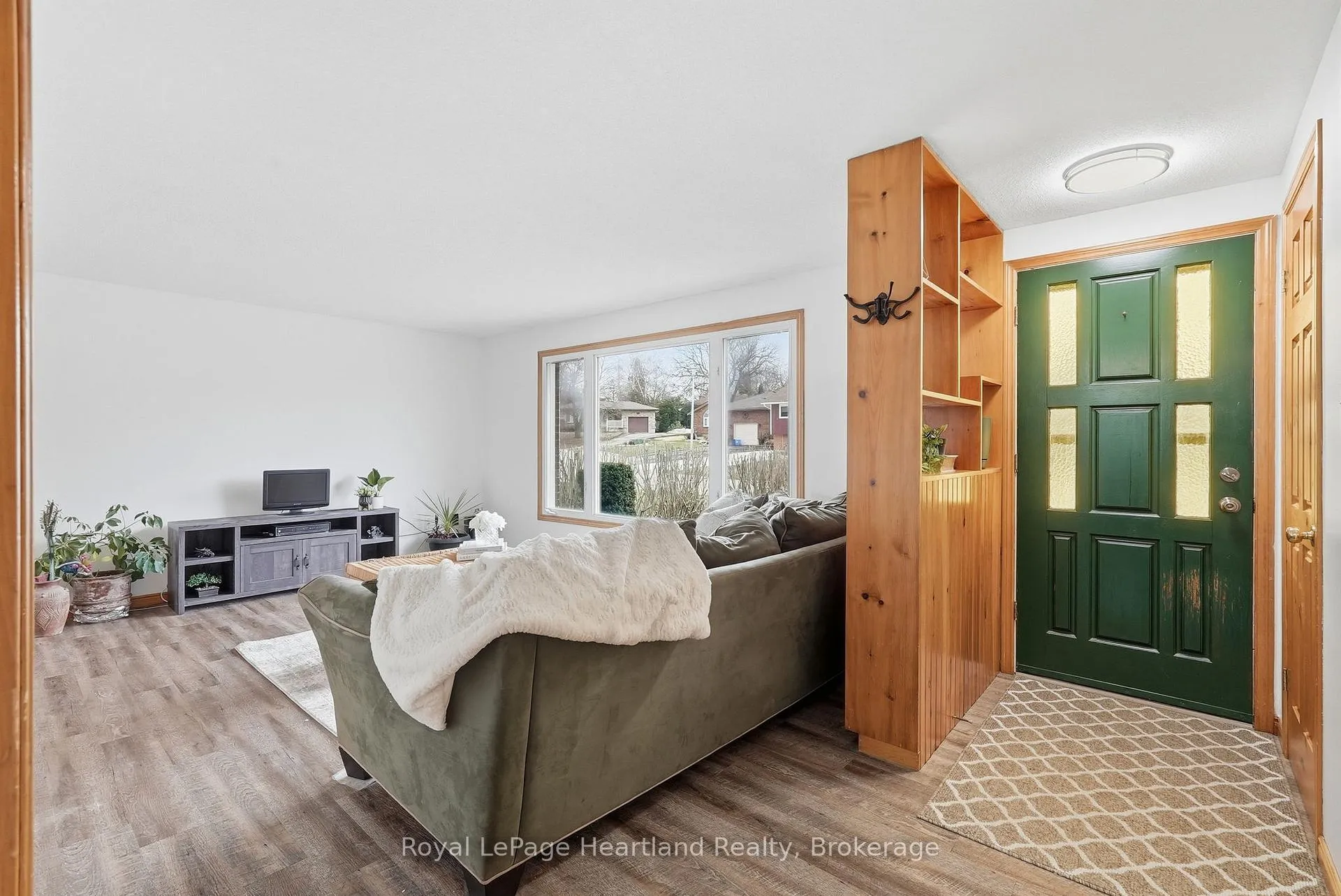 Photo 8 of 284 Manor Road, North Huron, Wingham — HOMEH