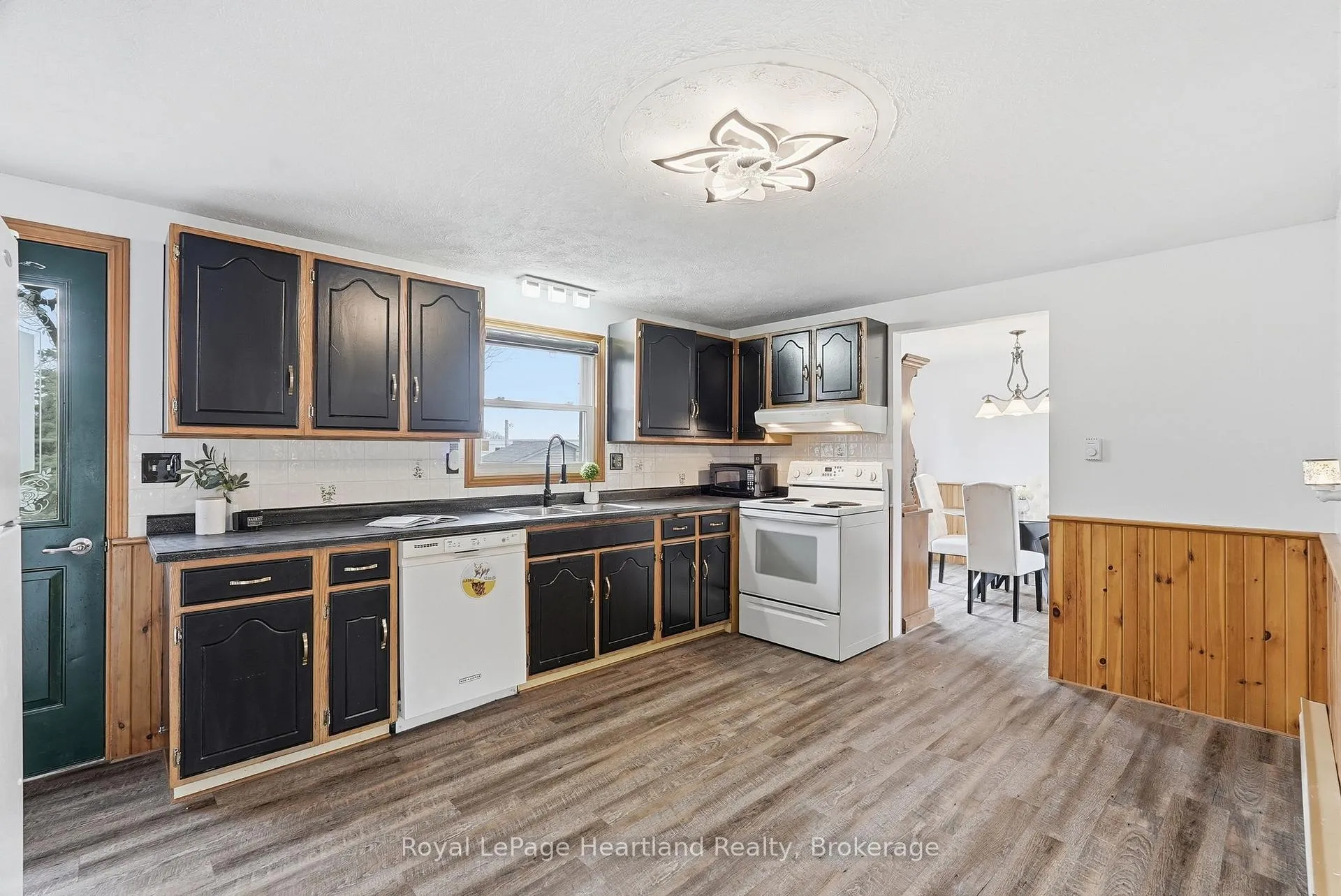 Photo 18 of 284 Manor Road, North Huron, Wingham — HOMEH