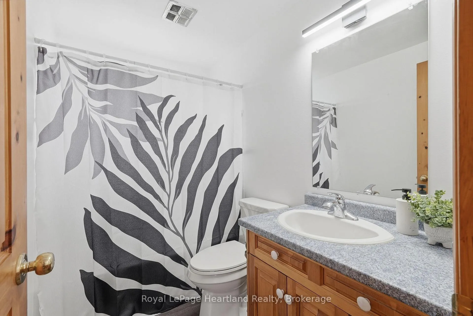 Photo 22 of 284 Manor Road, North Huron, Wingham — HOMEH