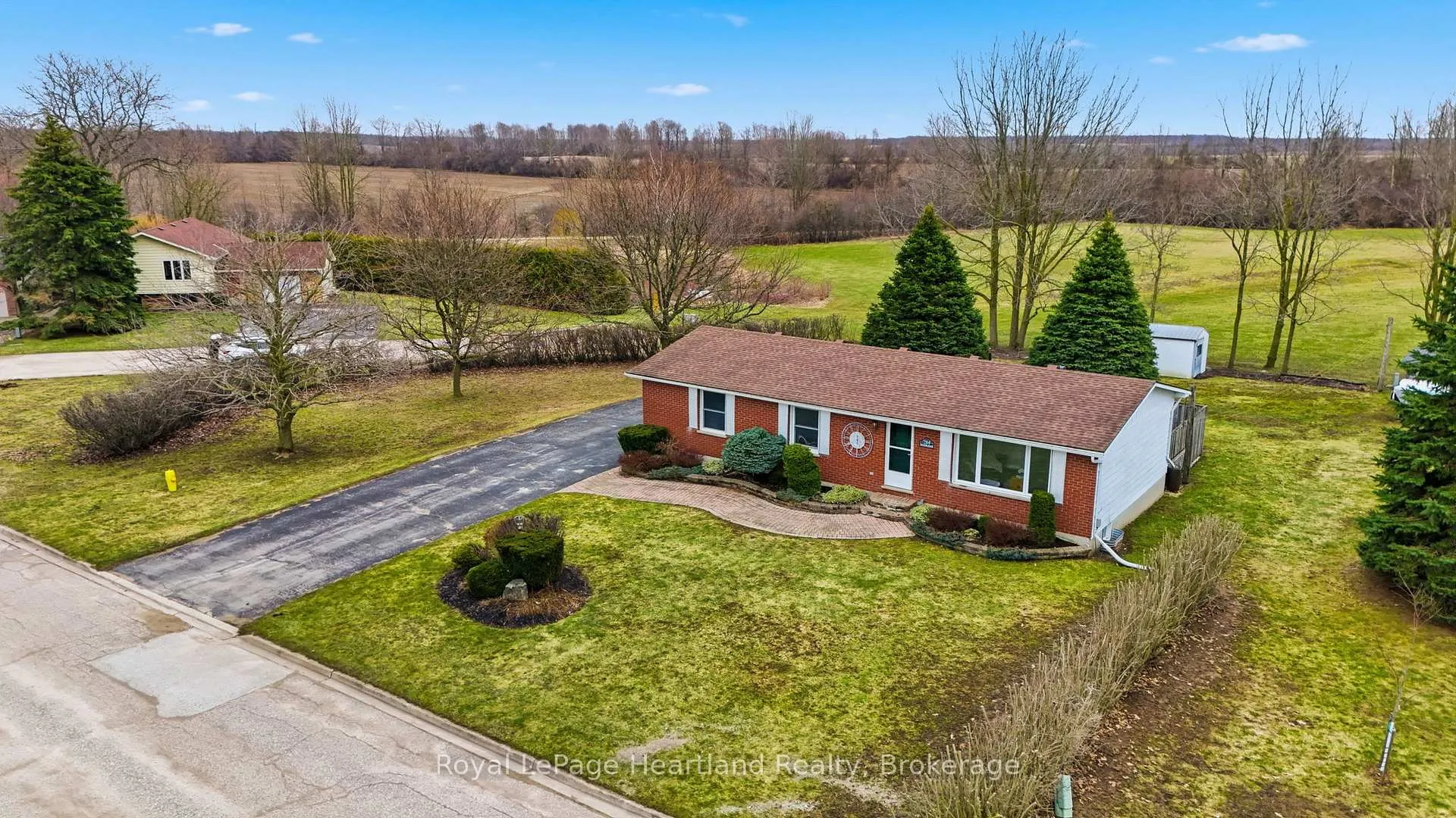 Photo 38 of 284 Manor Road, North Huron, Wingham — HOMEH