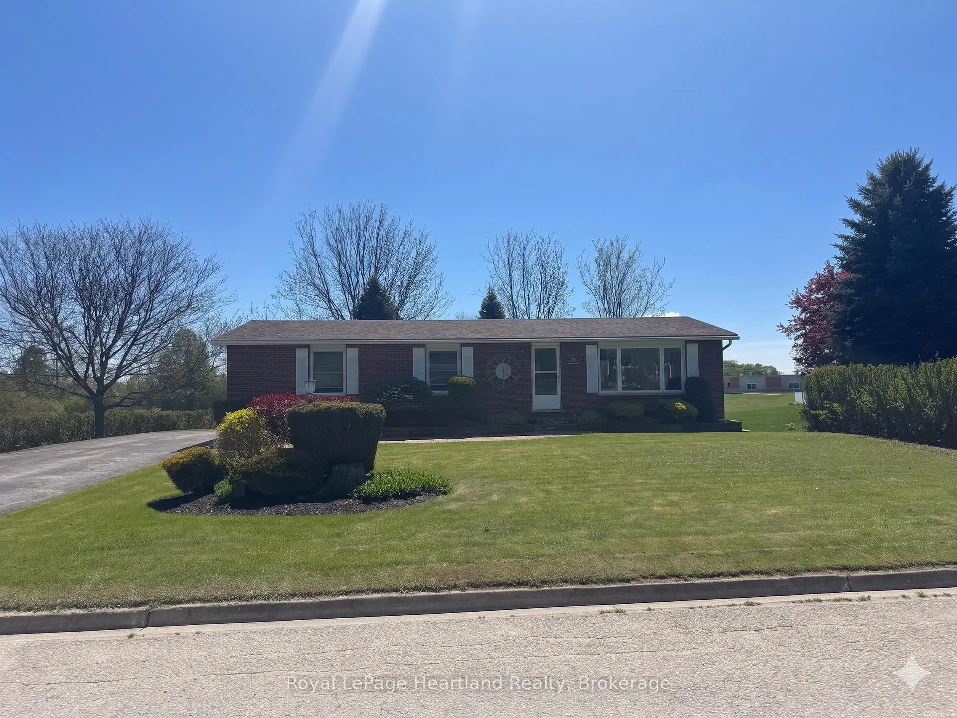 Photo 2 of 284 Manor Road, North Huron, Wingham — HOMEH