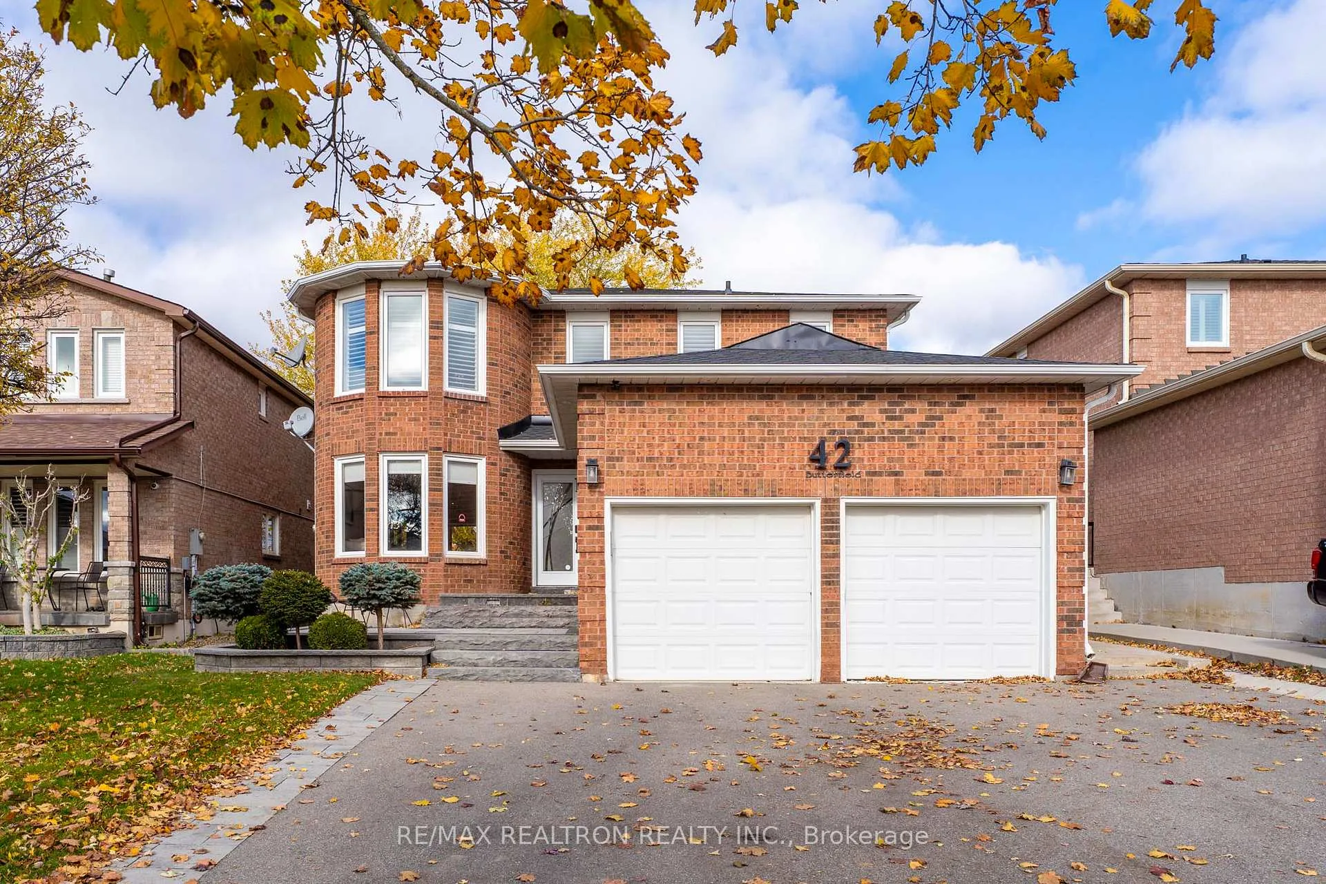 Photo 1 of 42 Butterfield Crescent, Vaughan, Maple — HOMEH