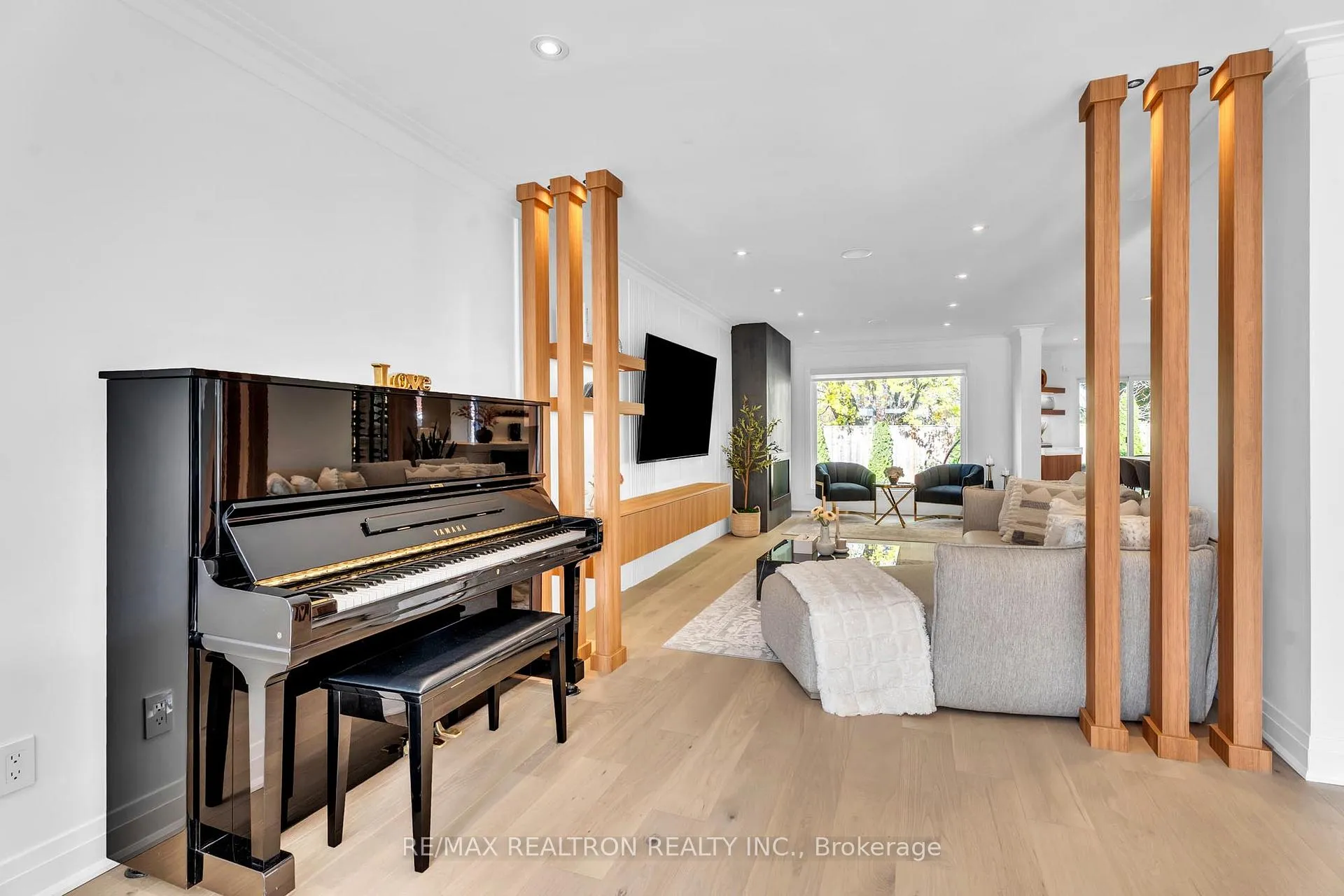 Photo 6 of 42 Butterfield Crescent, Vaughan, Maple — HOMEH