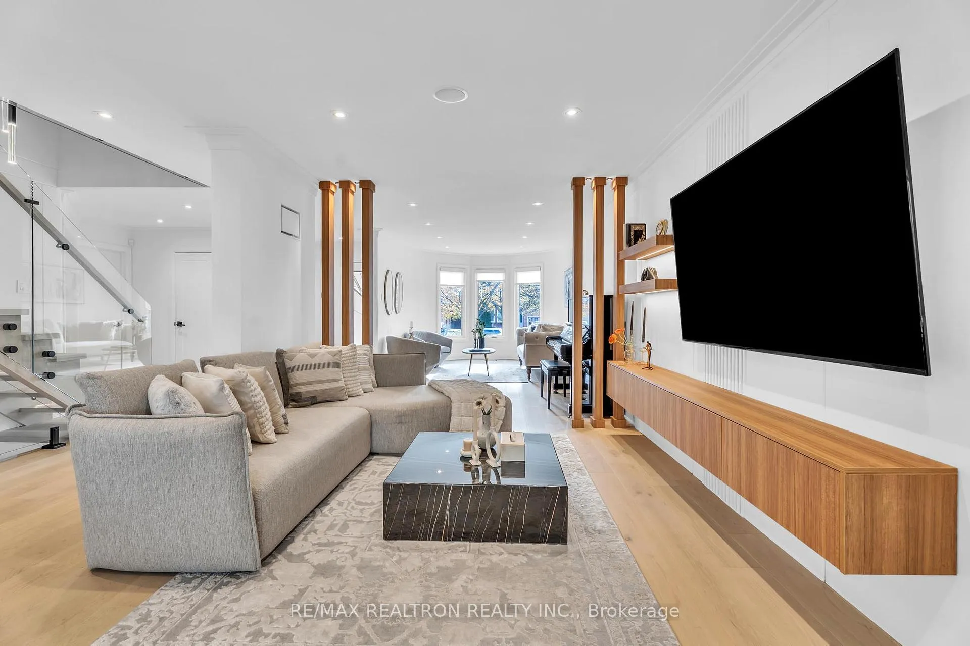 Photo 7 of 42 Butterfield Crescent, Vaughan, Maple — HOMEH