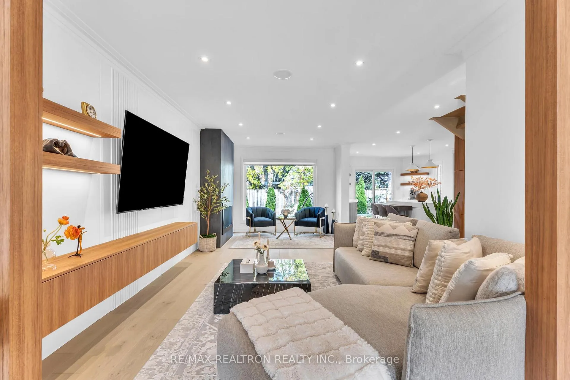 Photo 8 of 42 Butterfield Crescent, Vaughan, Maple — HOMEH
