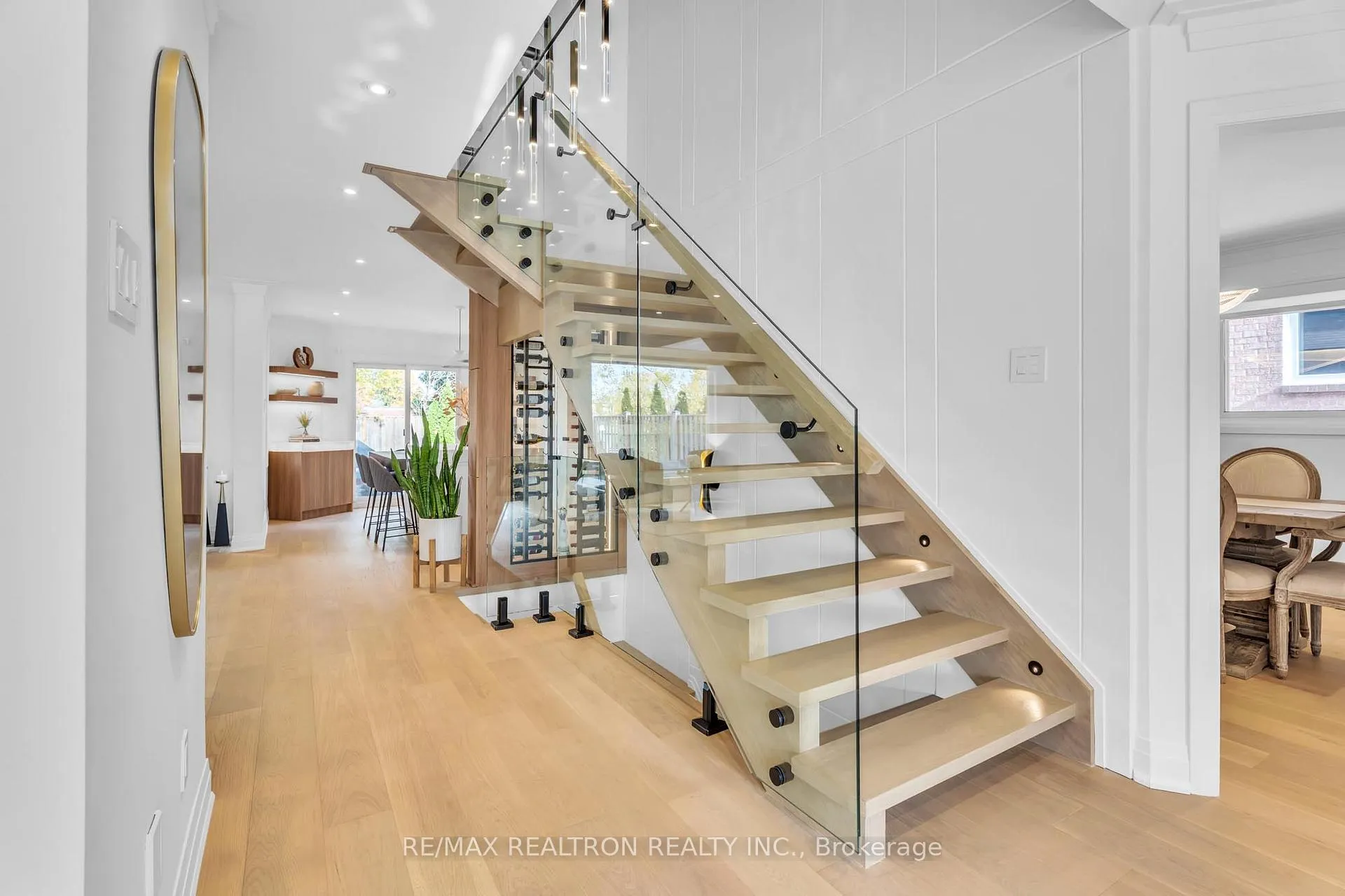 Photo 19 of 42 Butterfield Crescent, Vaughan, Maple — HOMEH