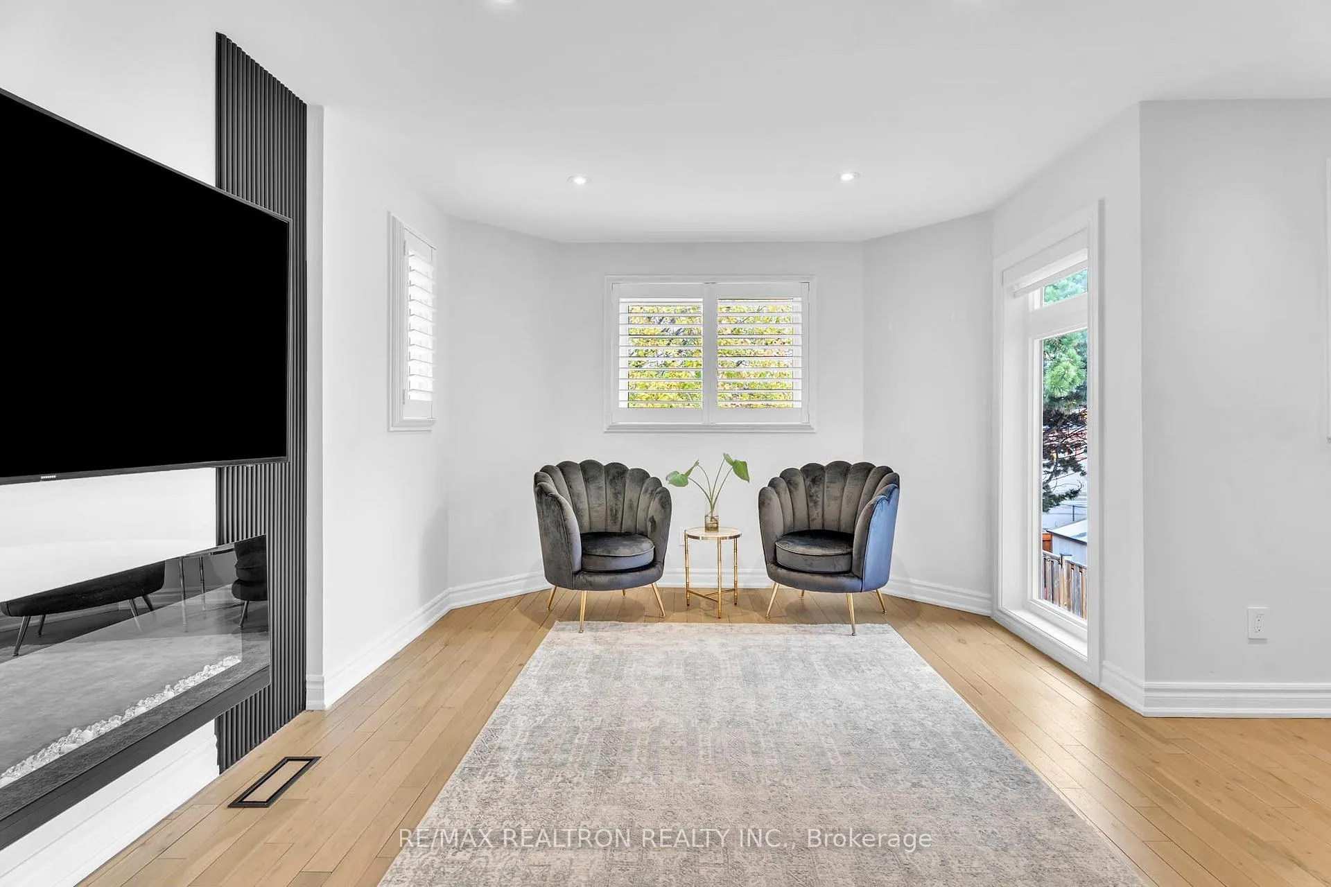 Photo 22 of 42 Butterfield Crescent, Vaughan, Maple — HOMEH