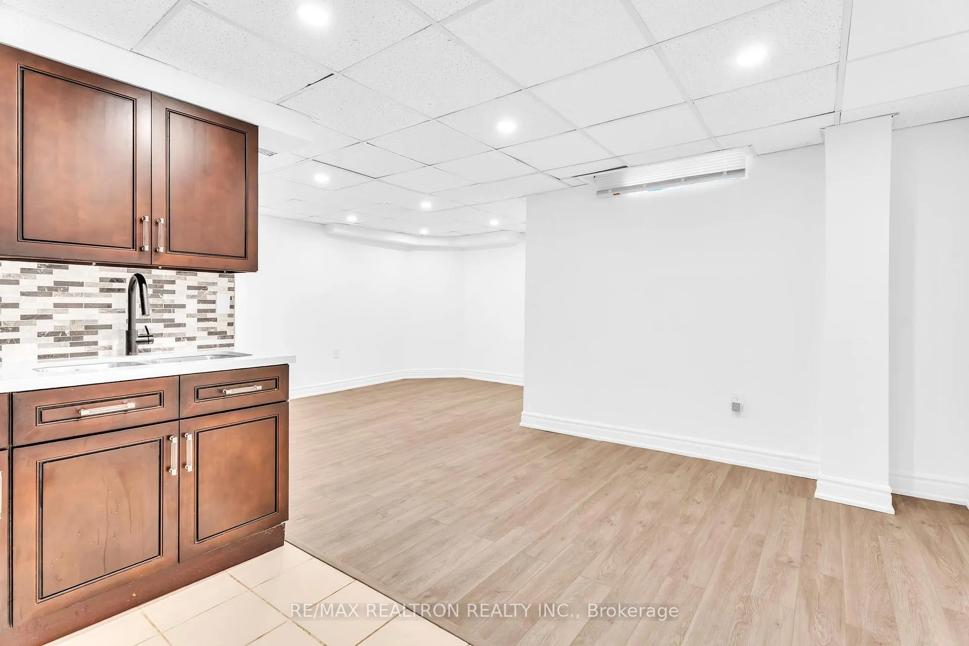 Photo 32 of 42 Butterfield Crescent, Vaughan, Maple — HOMEH