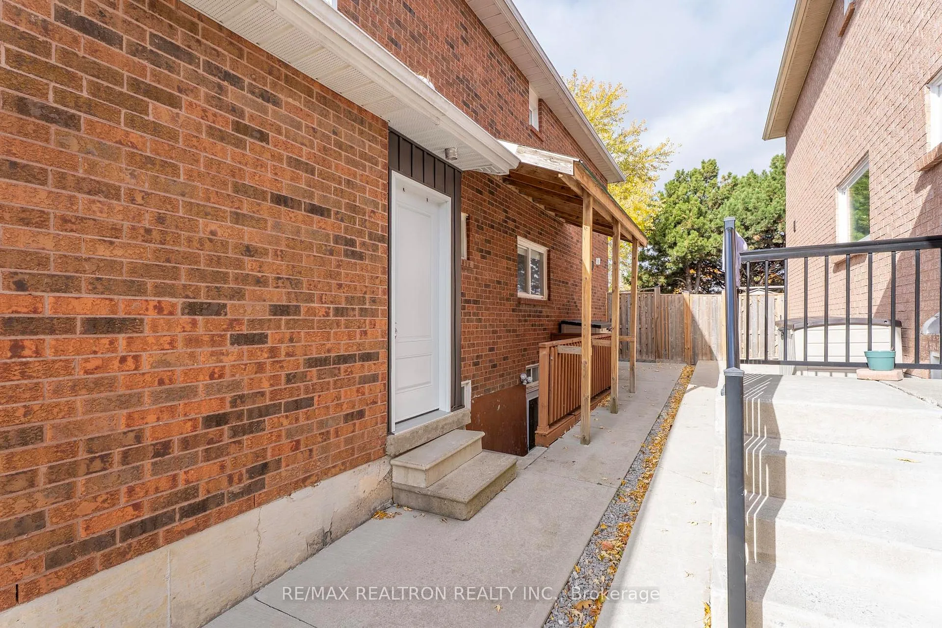 Photo 35 of 42 Butterfield Crescent, Vaughan, Maple — HOMEH