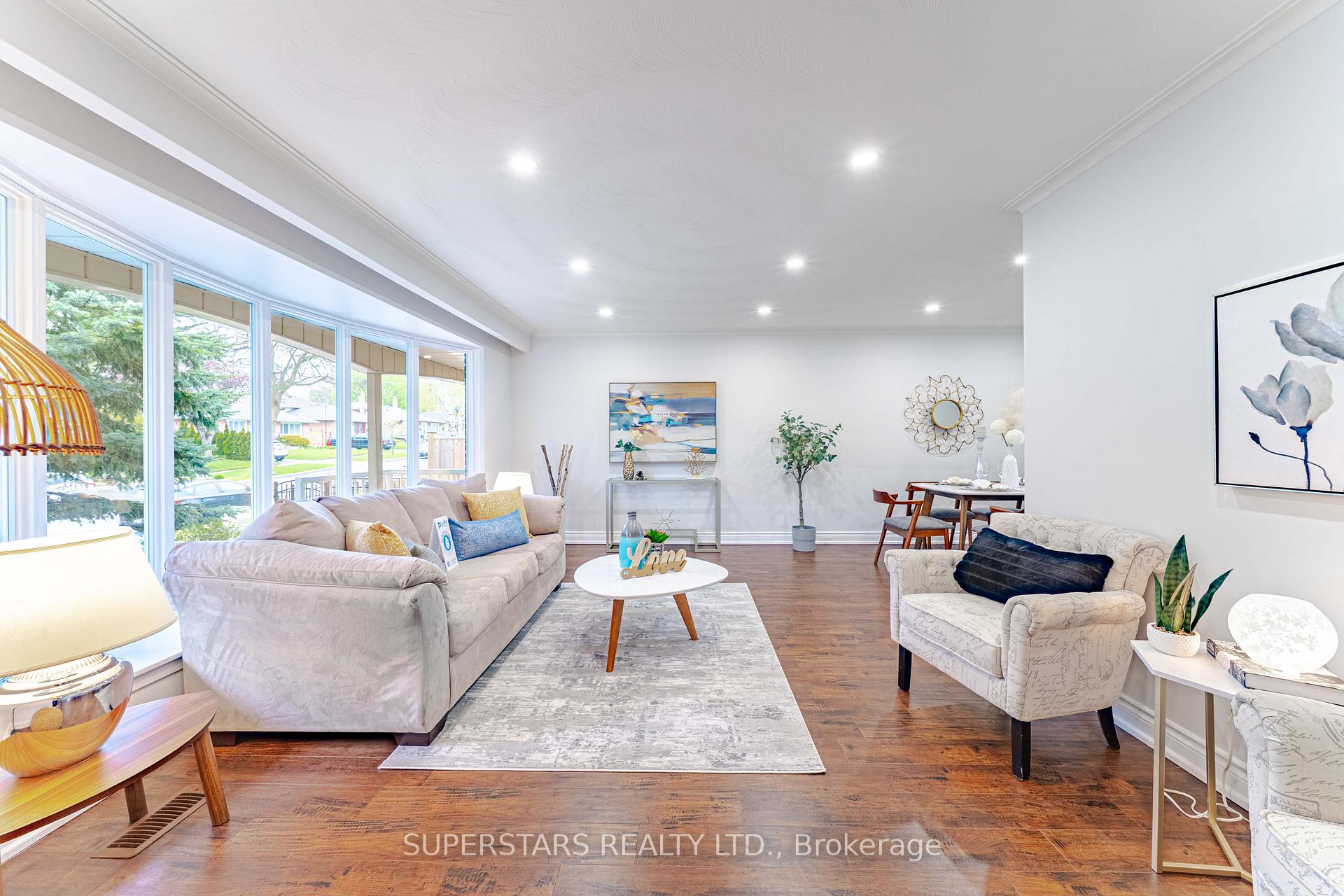 Photo 1 of 1 Mayhill Crescent, Scarborough, Woburn — HOMEH