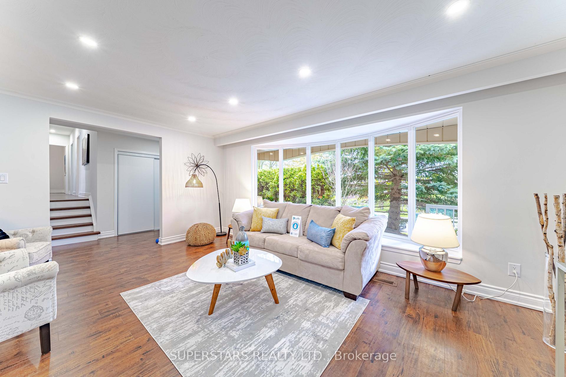 Photo 2 of 1 Mayhill Crescent, Scarborough, Woburn — HOMEH