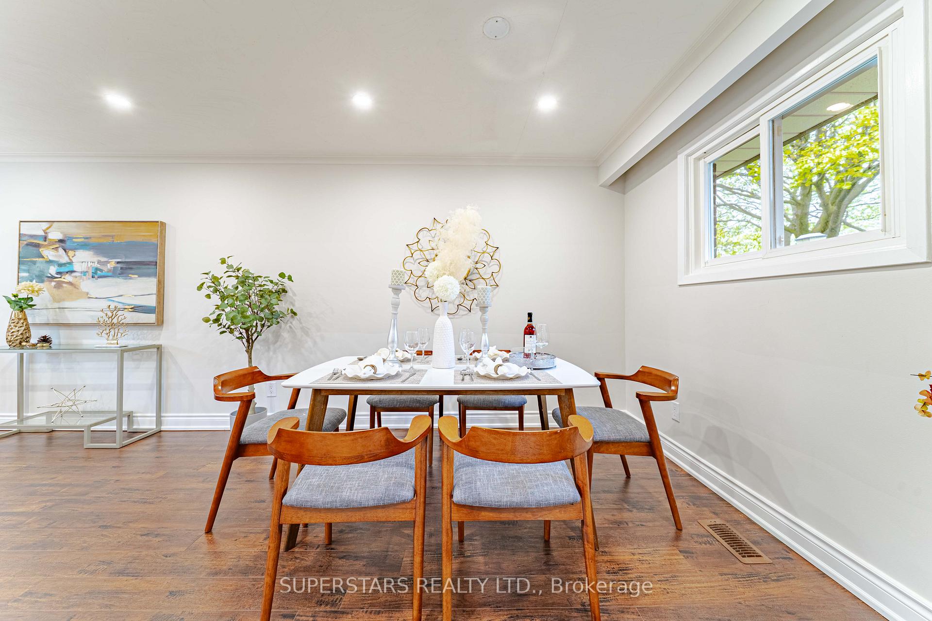 Photo 5 of 1 Mayhill Crescent, Scarborough, Woburn — HOMEH
