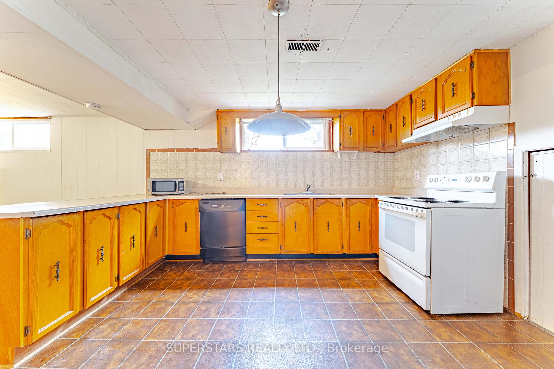 Photo 20 of 1 Mayhill Crescent, Scarborough, Woburn — HOMEH