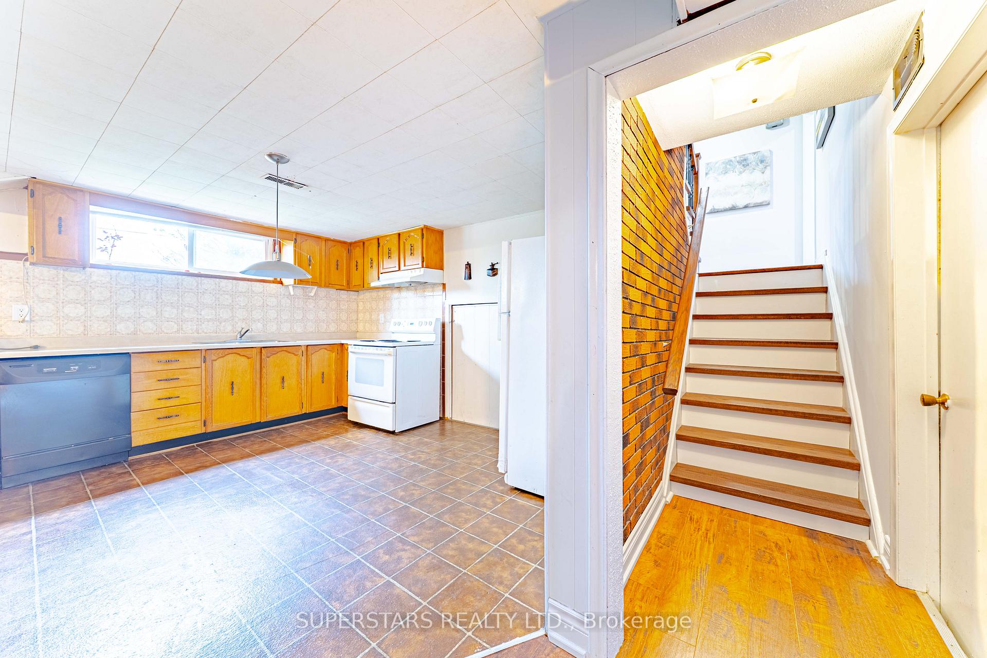 Photo 21 of 1 Mayhill Crescent, Scarborough, Woburn — HOMEH