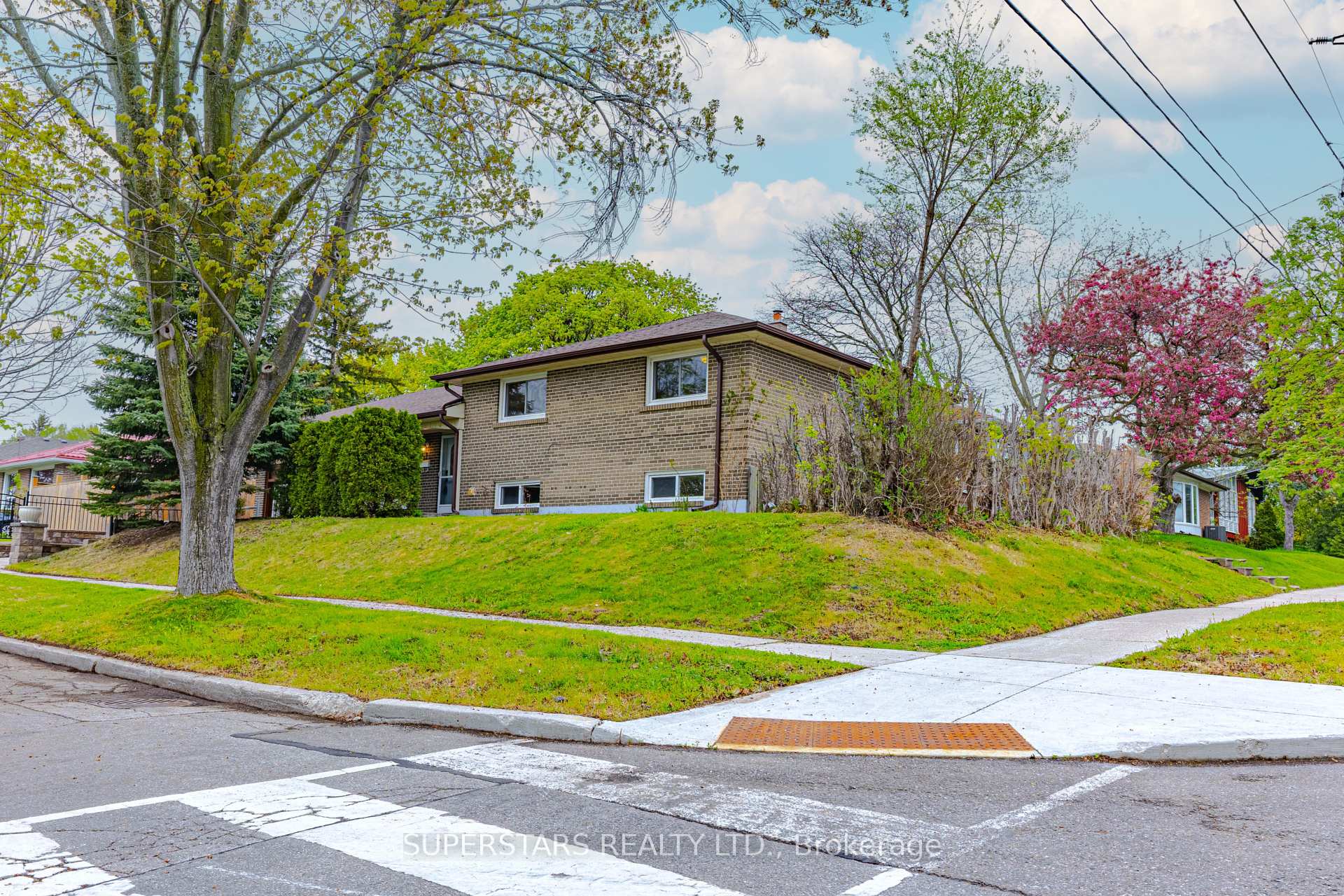Photo 31 of 1 Mayhill Crescent, Scarborough, Woburn — HOMEH