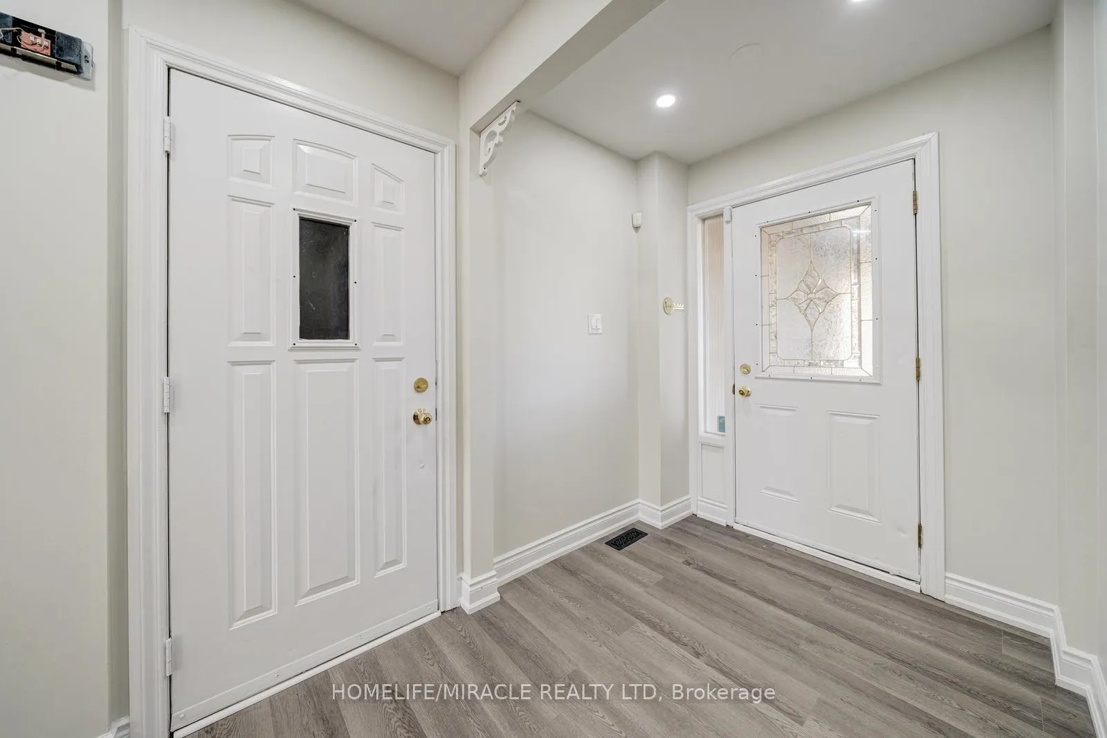 Photo 3 of 100 Kozlov Street, Barrie, Sunnidale — HOMEH