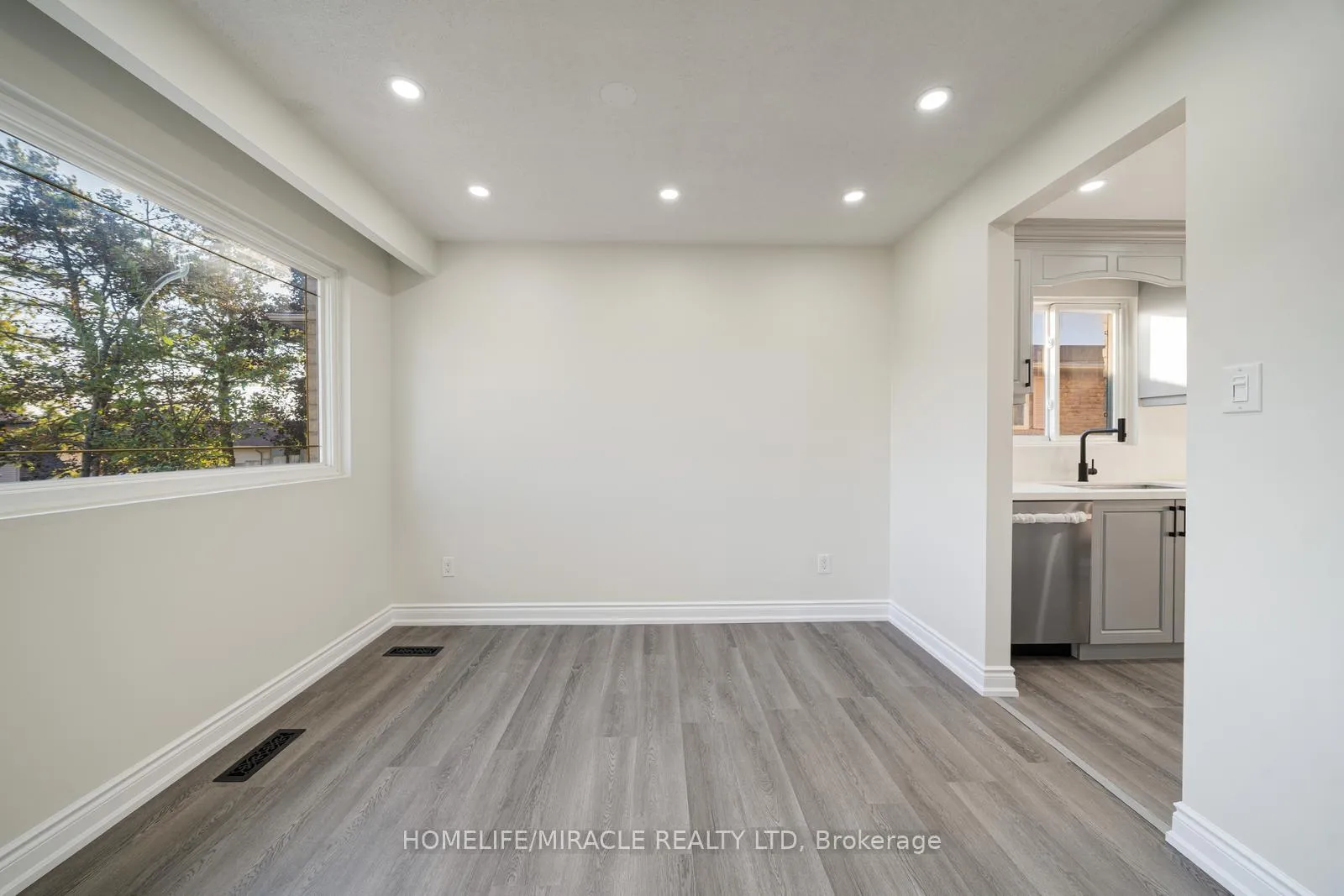 Photo 16 of 100 Kozlov Street, Barrie, Sunnidale — HOMEH