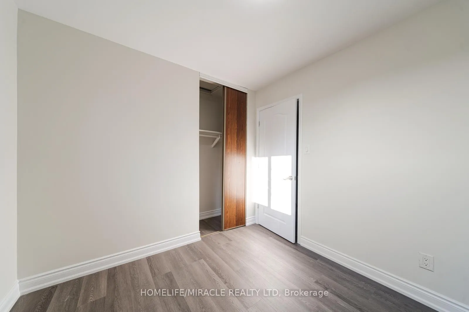 Photo 31 of 100 Kozlov Street, Barrie, Sunnidale — HOMEH