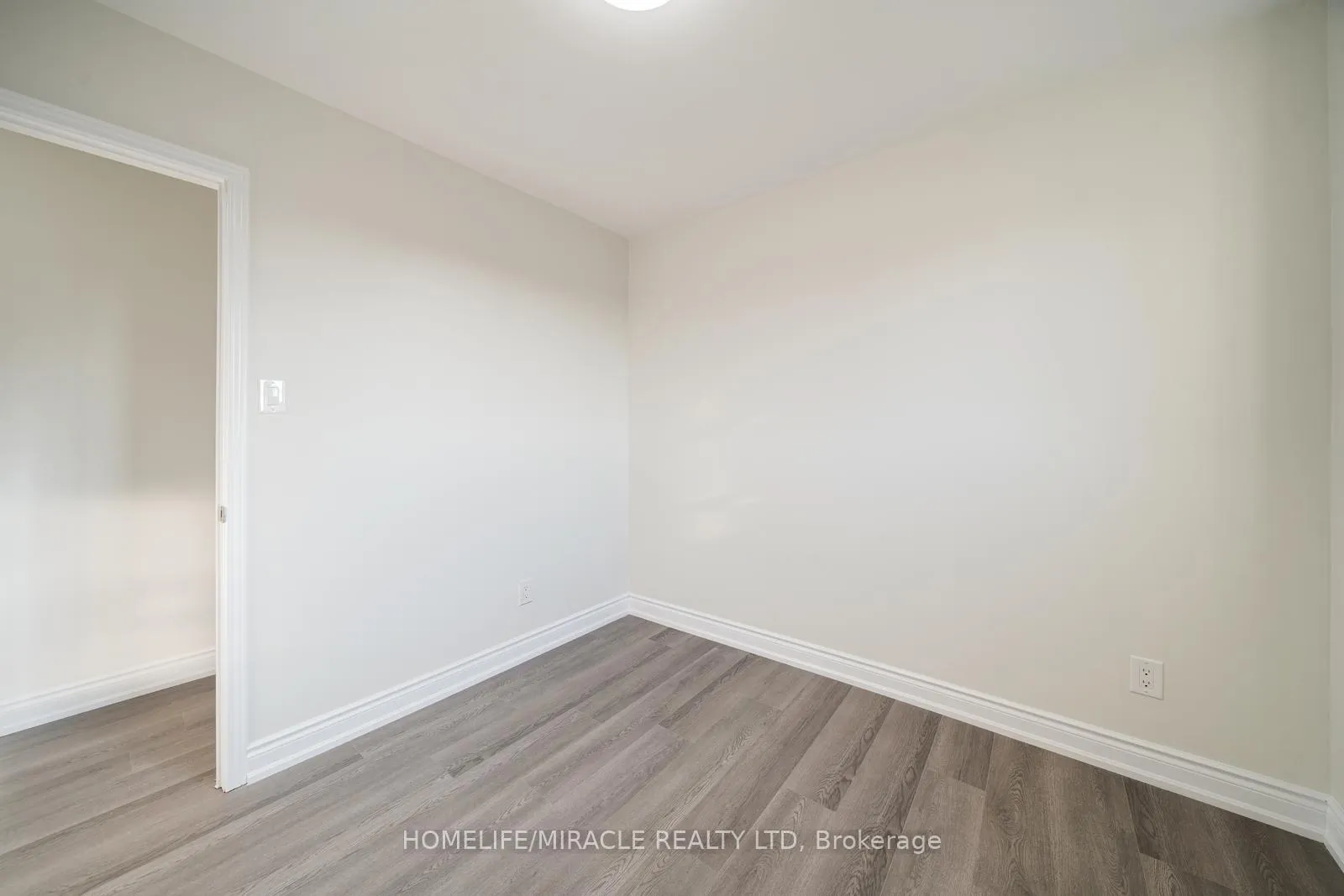 Photo 32 of 100 Kozlov Street, Barrie, Sunnidale — HOMEH