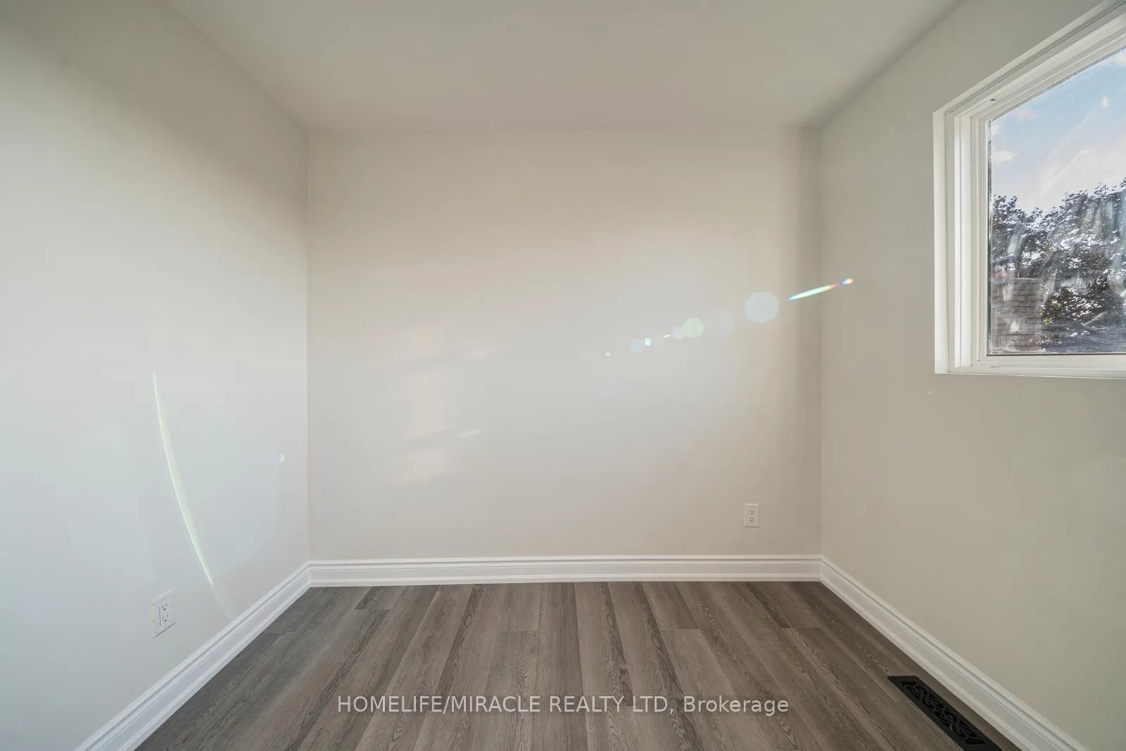 Photo 33 of 100 Kozlov Street, Barrie, Sunnidale — HOMEH