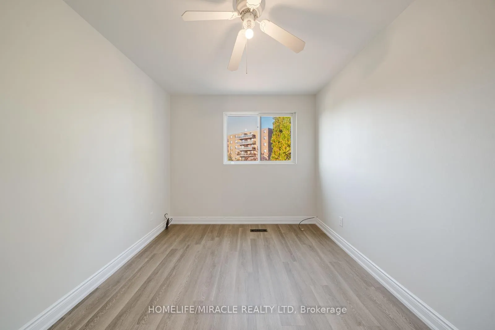 Photo 35 of 100 Kozlov Street, Barrie, Sunnidale — HOMEH