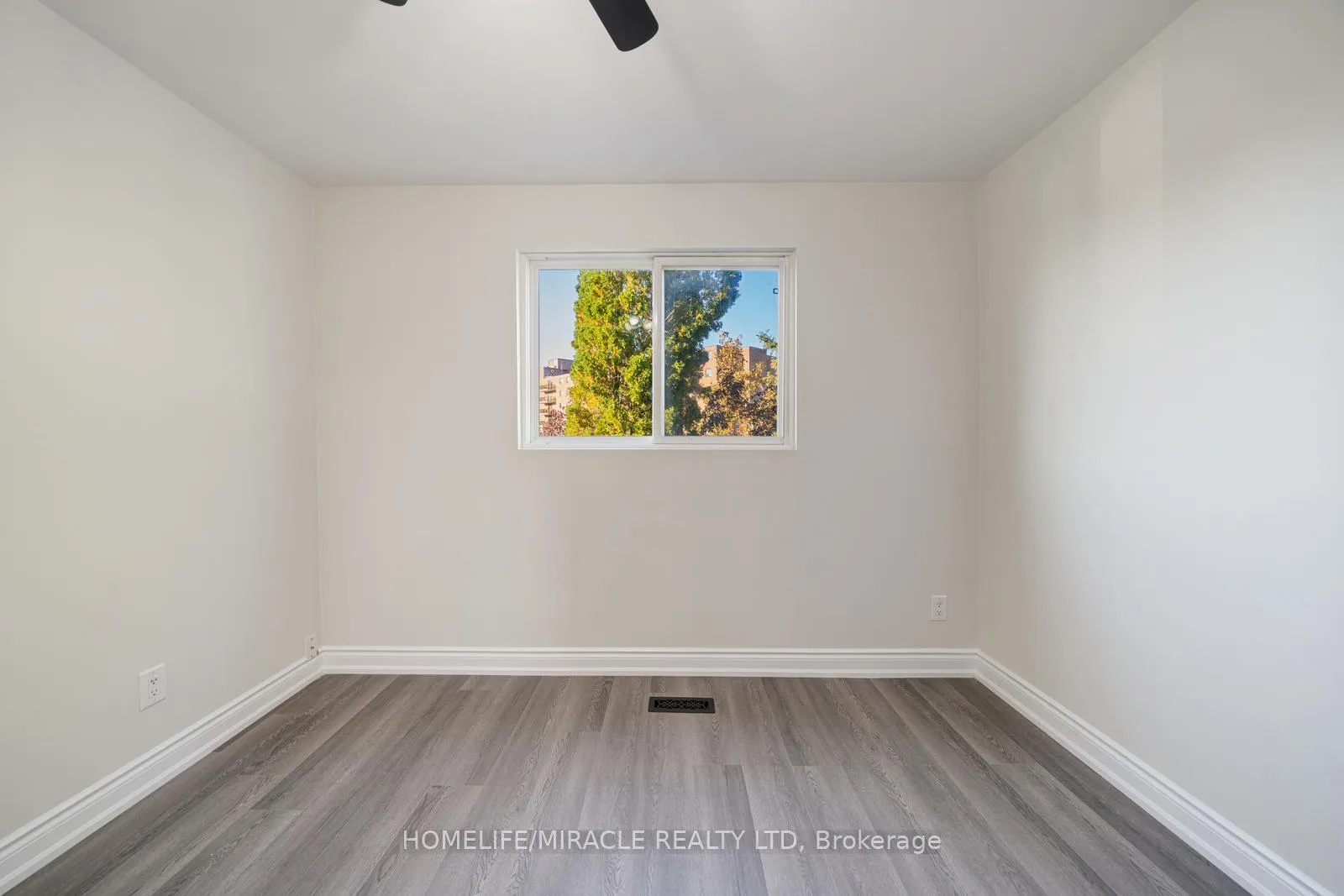 Photo 37 of 100 Kozlov Street, Barrie, Sunnidale — HOMEH