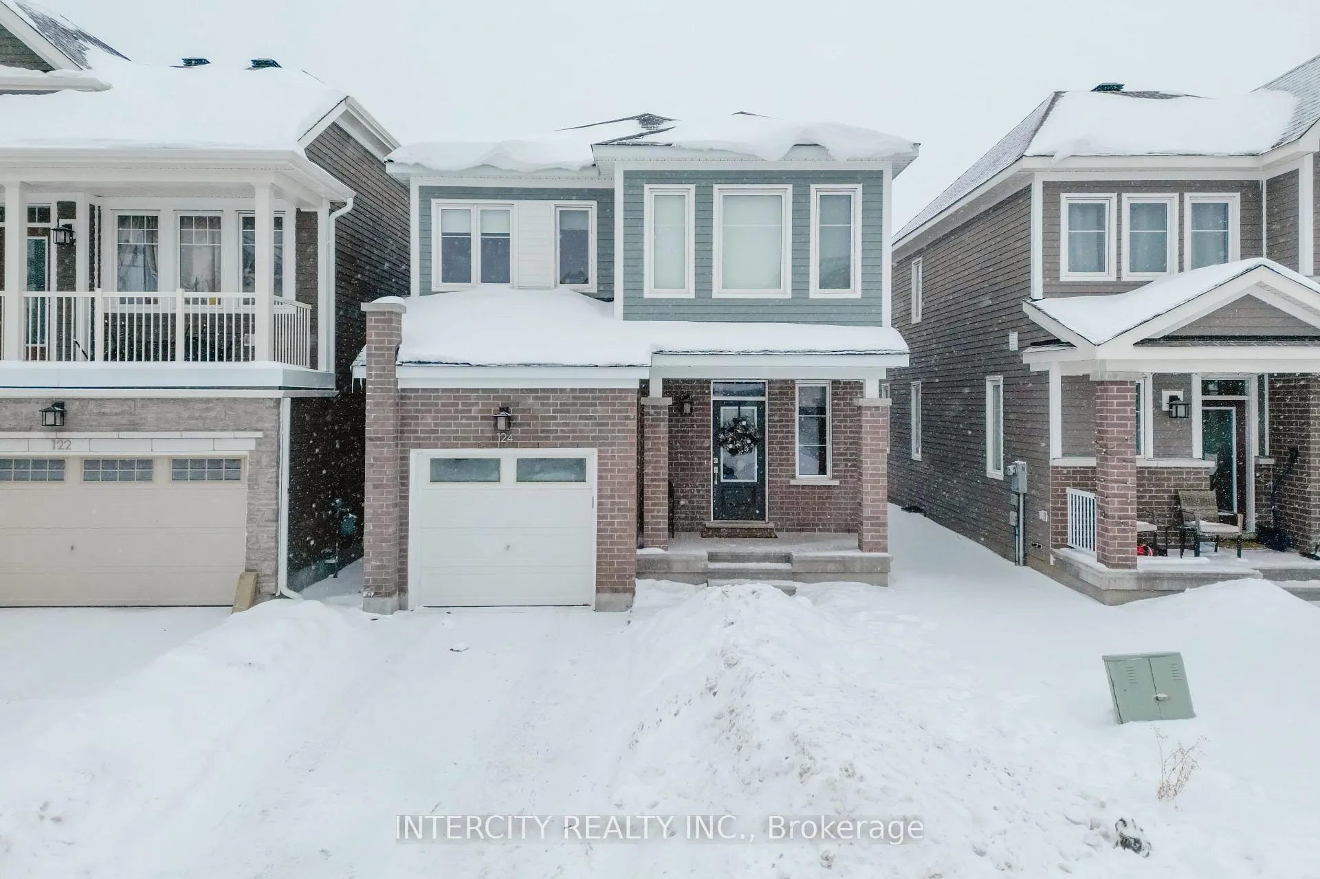 Photo 2 of 124 Hackamore Crescent, Ottawa, Goulbourn Twp From Franktown Rd/South To Rideau — HOMEH