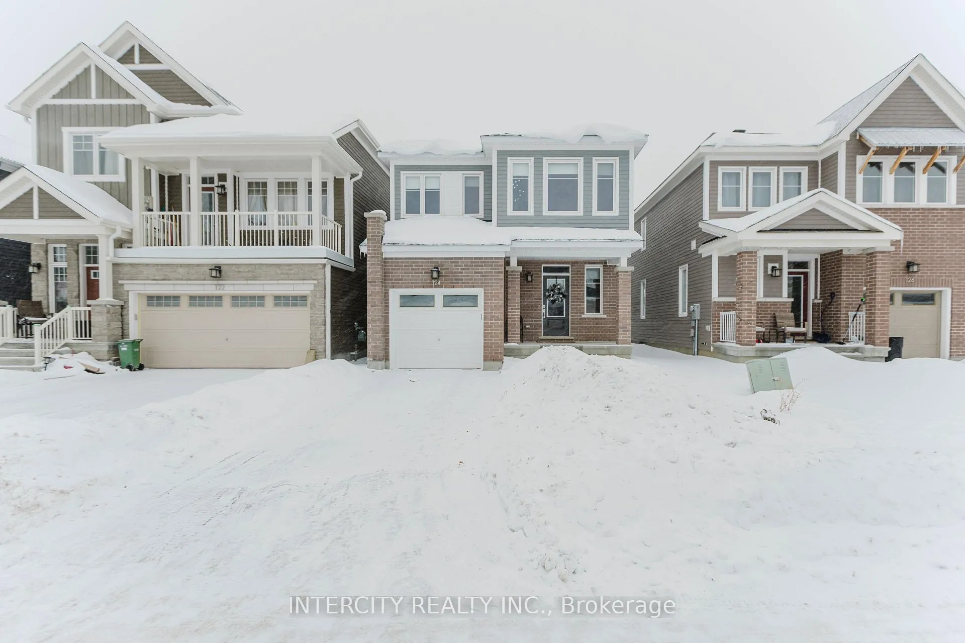 Photo 3 of 124 Hackamore Crescent, Ottawa, Goulbourn Twp From Franktown Rd/South To Rideau — HOMEH