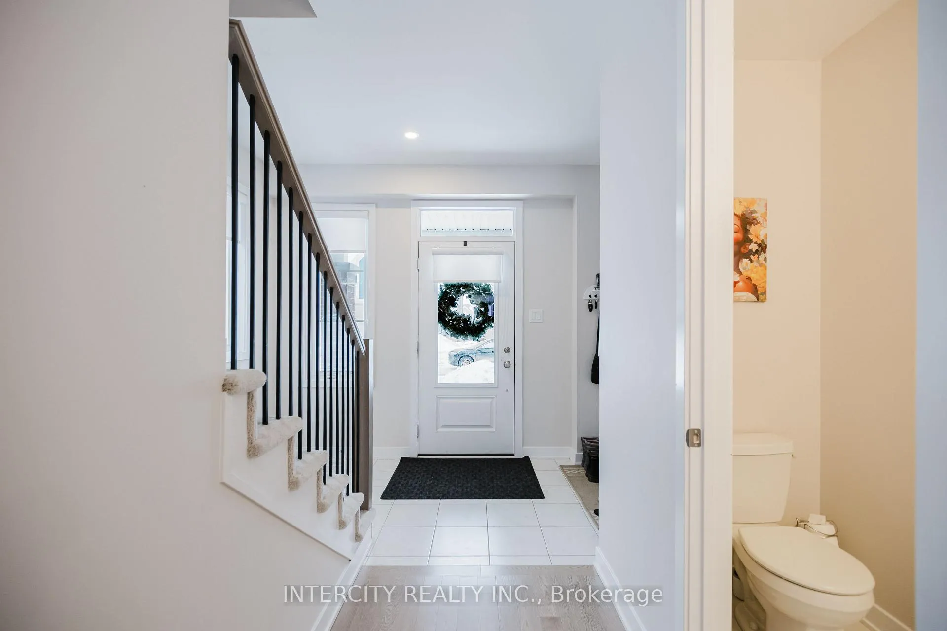 Photo 5 of 124 Hackamore Crescent, Ottawa, Goulbourn Twp From Franktown Rd/South To Rideau — HOMEH