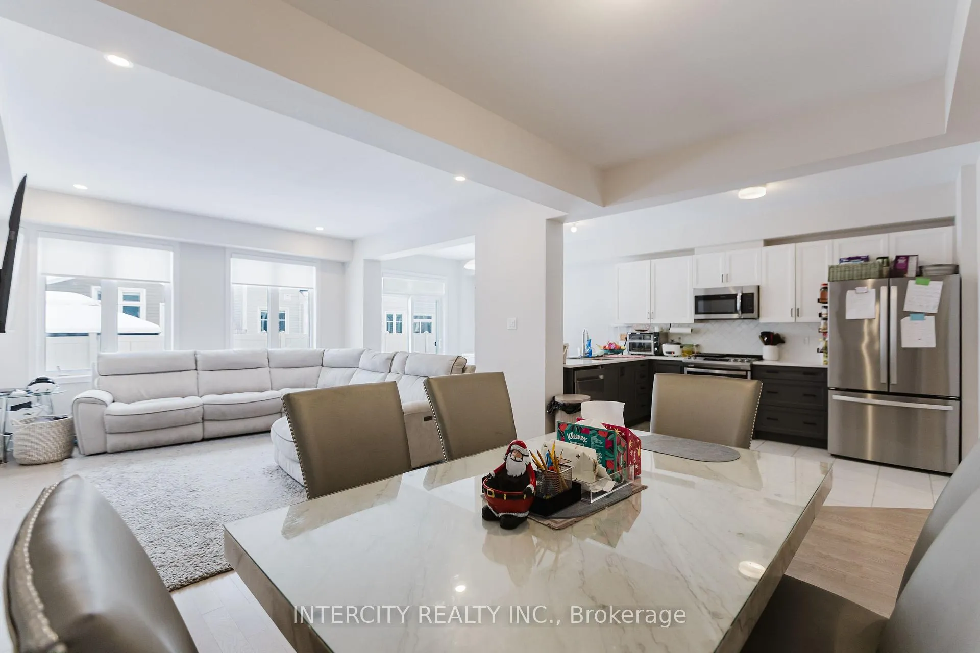 Photo 12 of 124 Hackamore Crescent, Ottawa, Goulbourn Twp From Franktown Rd/South To Rideau — HOMEH