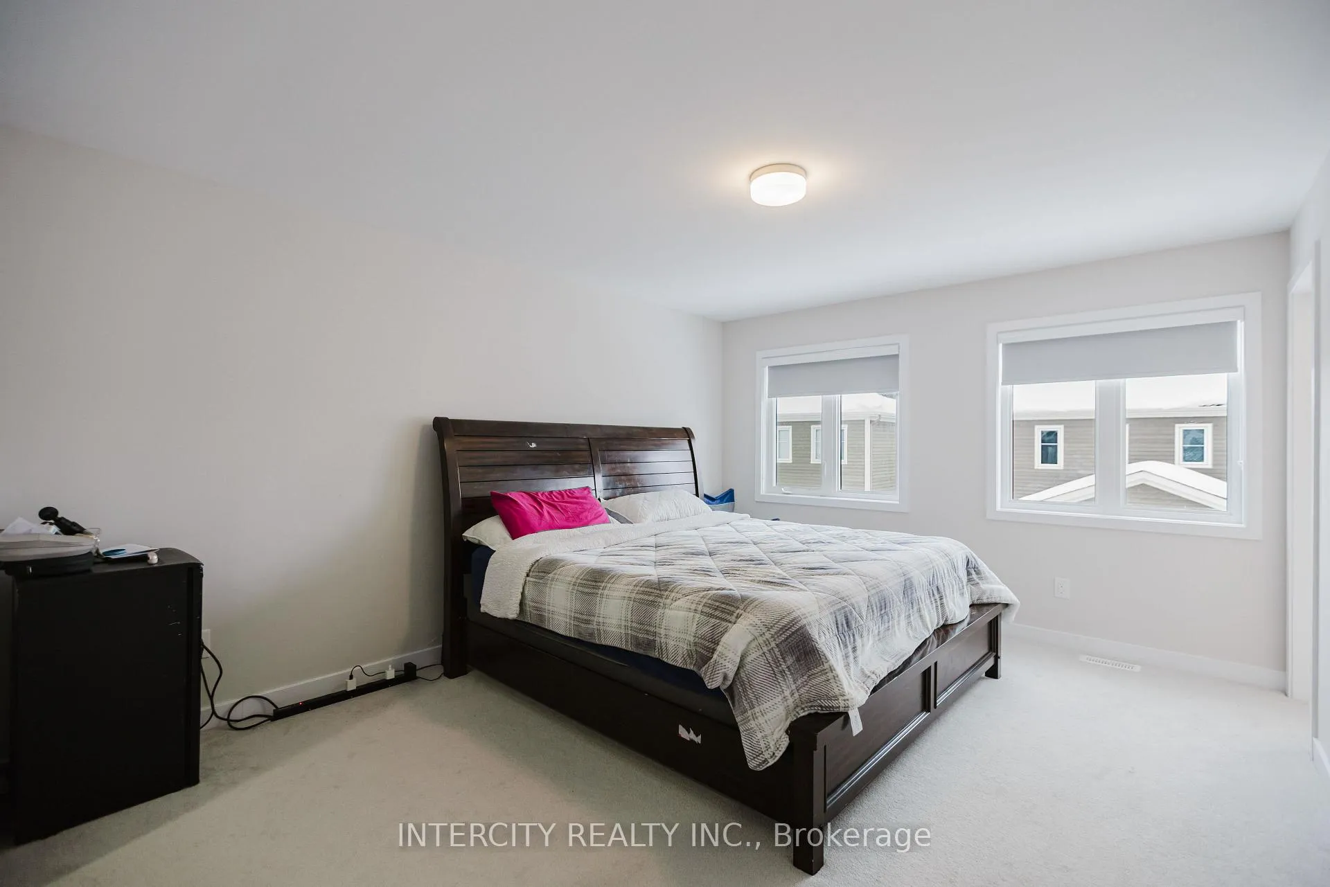 Photo 22 of 124 Hackamore Crescent, Ottawa, Goulbourn Twp From Franktown Rd/South To Rideau — HOMEH