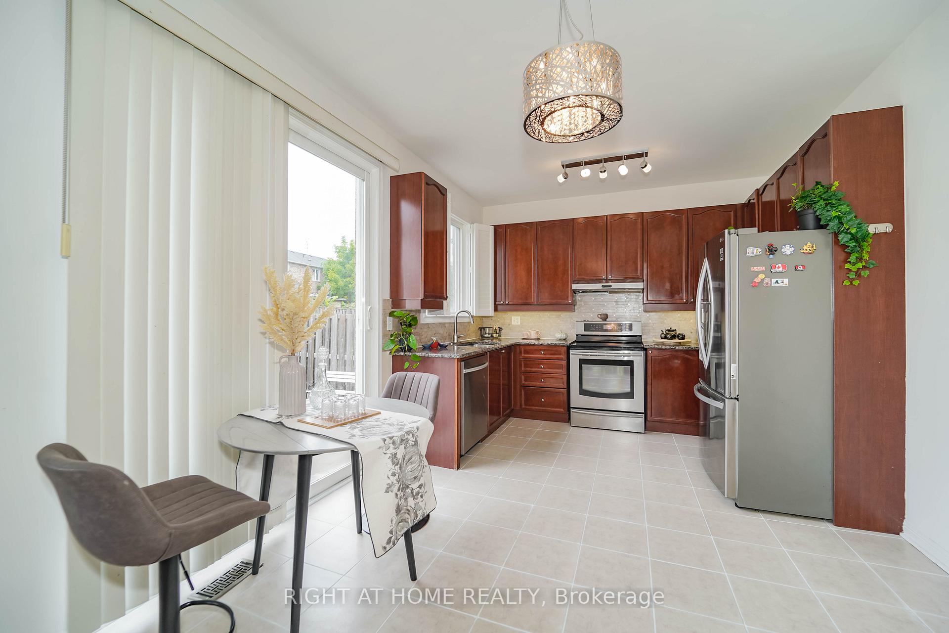 Photo 15 of 180 Raponi Circle, Scarborough, Rouge — HOMEH