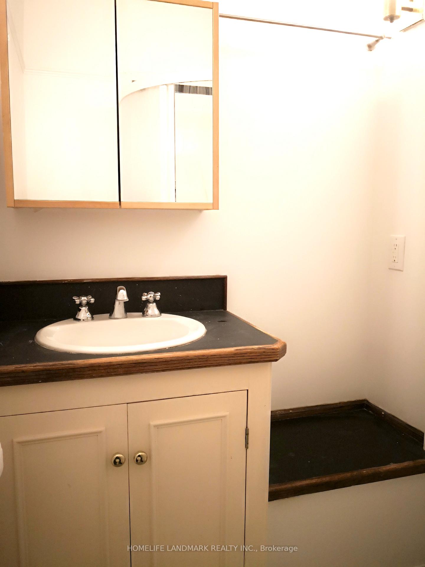 Photo 18 of Unit Bsmt, 210 Brunswick Avenue, Toronto, University — HOMEH