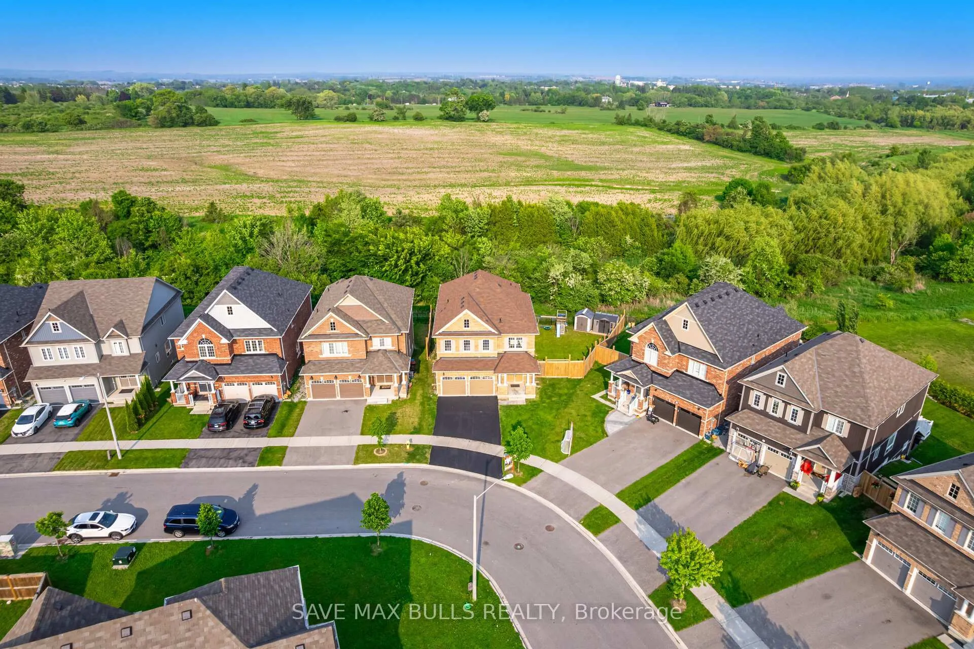 Photo 2 of 23 Kilpatrick Court, Clarington, Bowmanville — HOMEH