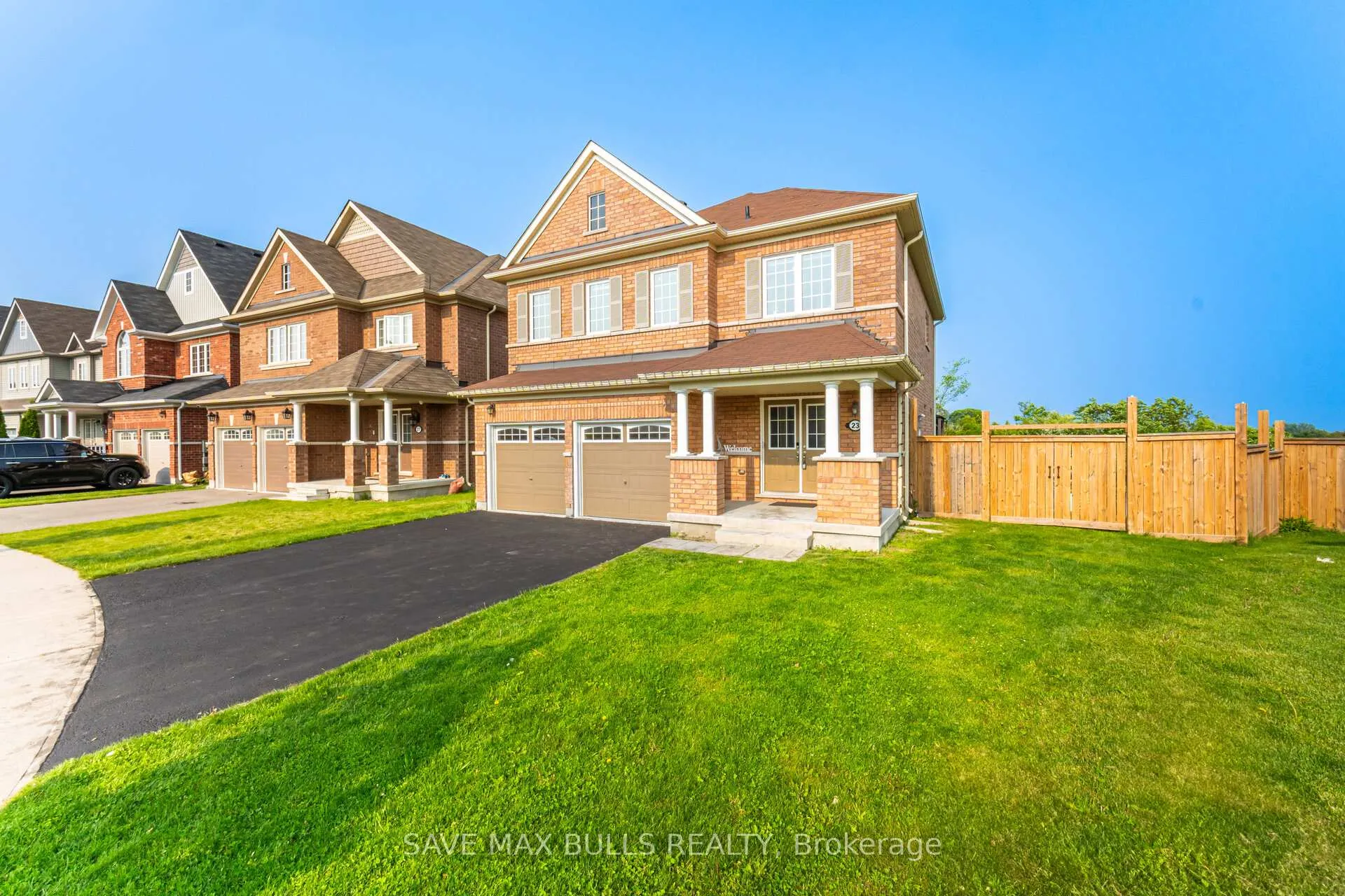 Photo 5 of 23 Kilpatrick Court, Clarington, Bowmanville — HOMEH