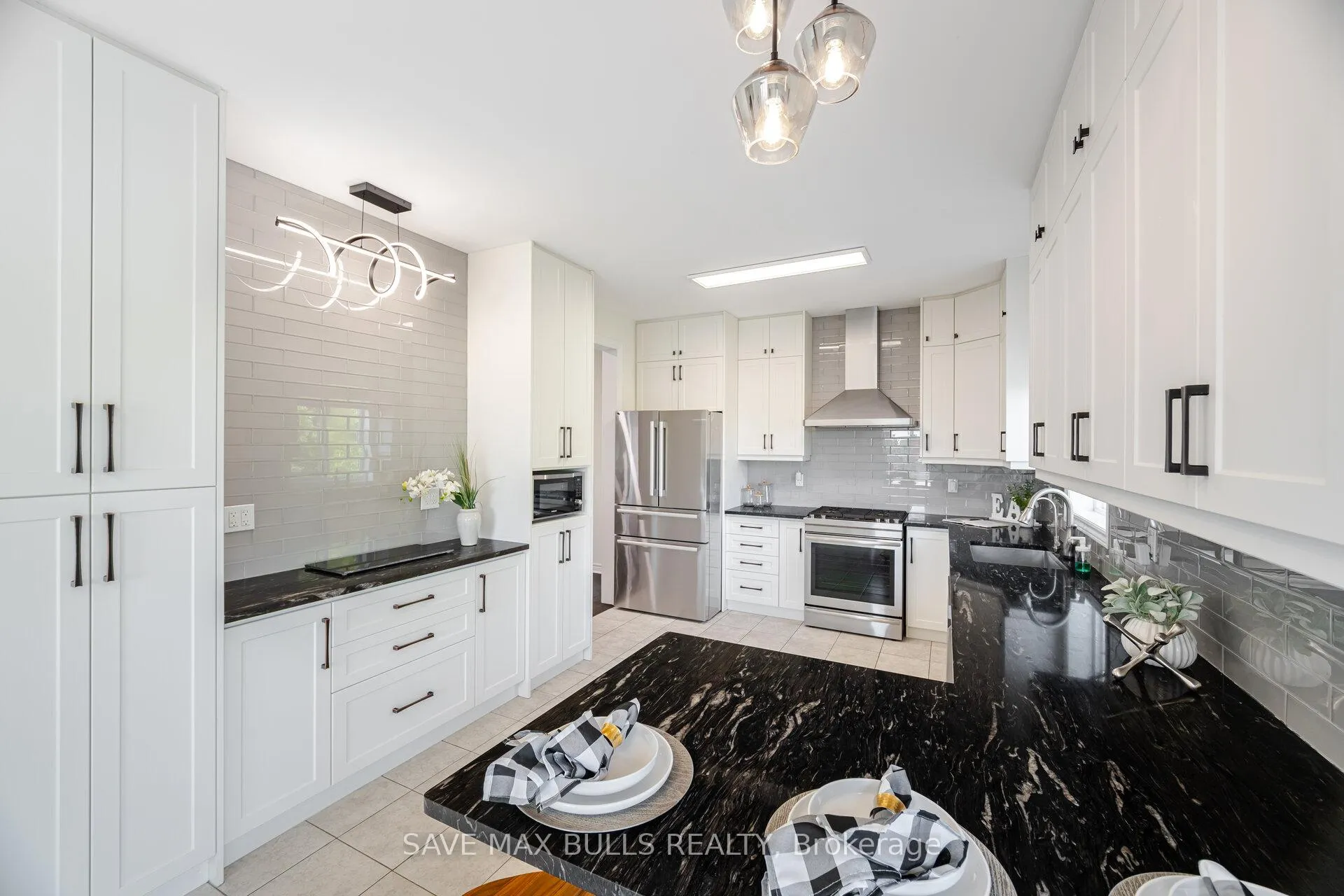 Photo 15 of 23 Kilpatrick Court, Clarington, Bowmanville — HOMEH