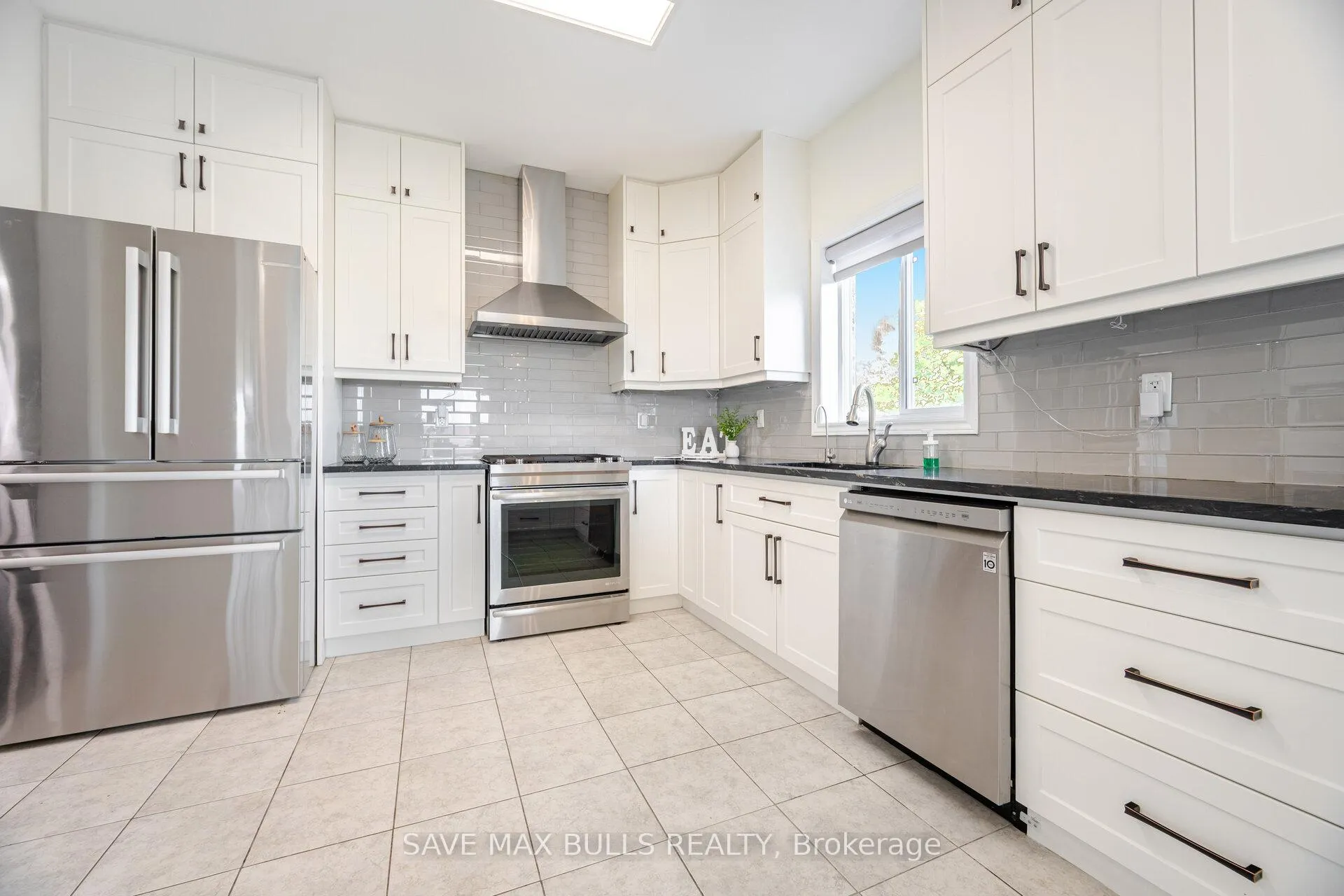 Photo 16 of 23 Kilpatrick Court, Clarington, Bowmanville — HOMEH
