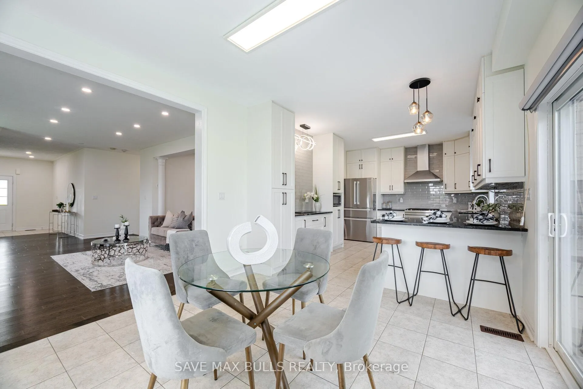 Photo 18 of 23 Kilpatrick Court, Clarington, Bowmanville — HOMEH