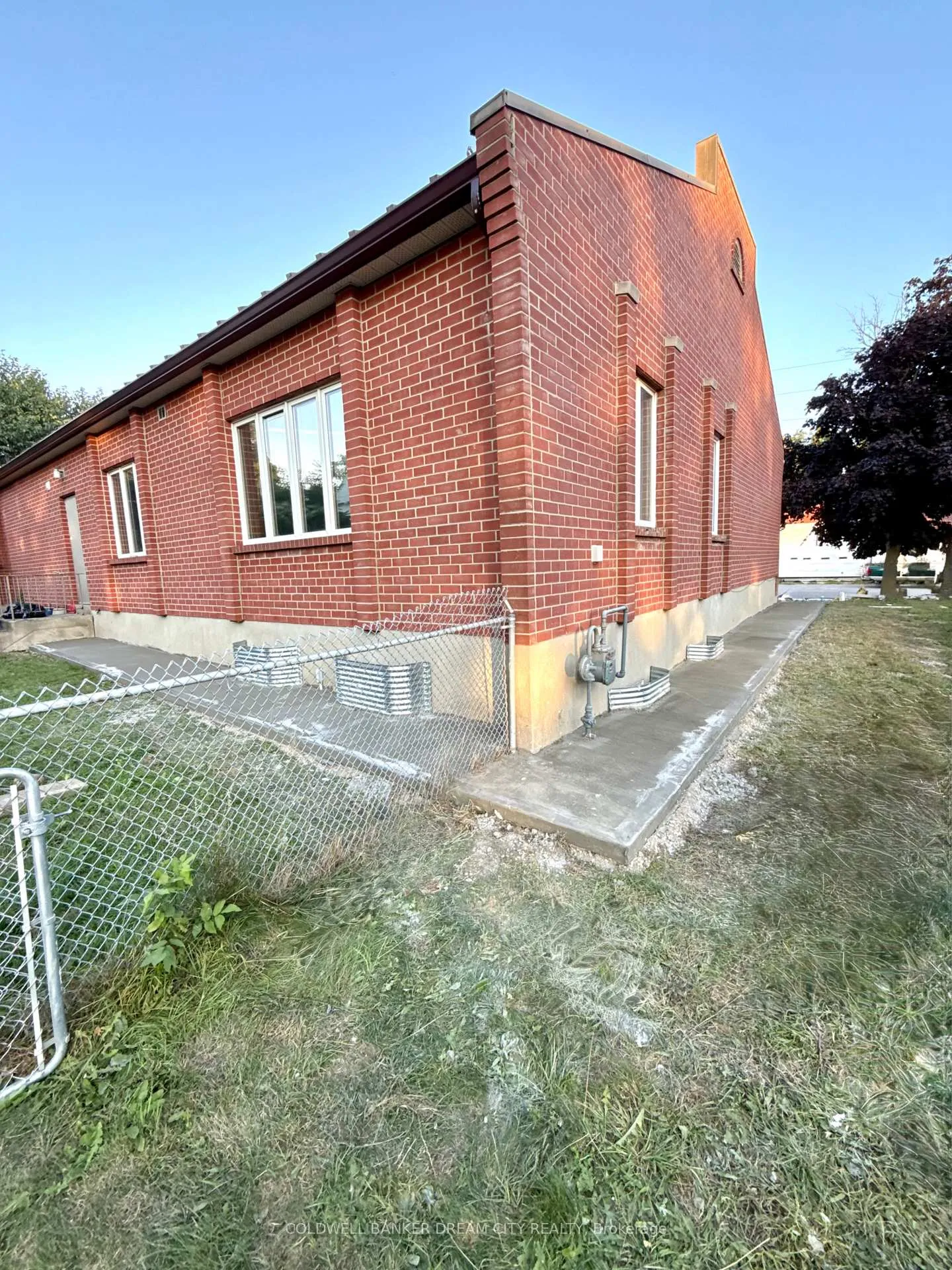 Photo 3 of 93 Main Street, Chatham-Kent, Highgate — HOMEH