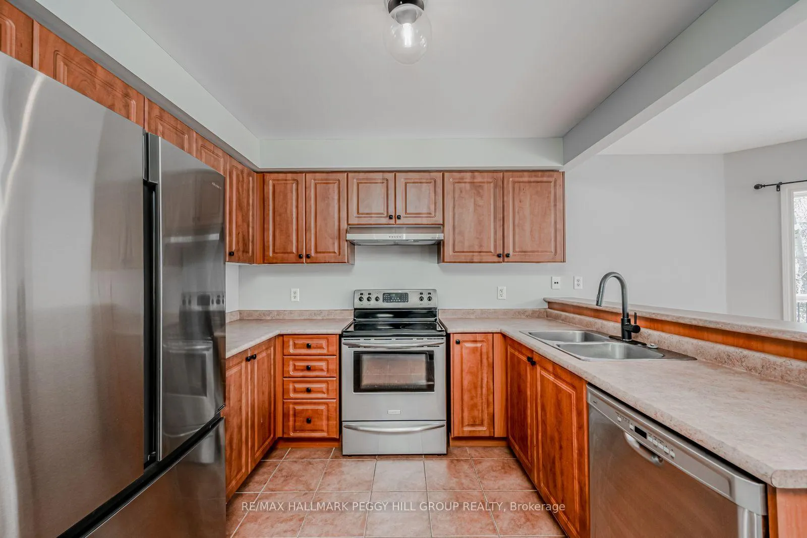 Photo 7 of 81 Sproule Drive, Barrie, Edgehill Drive — HOMEH