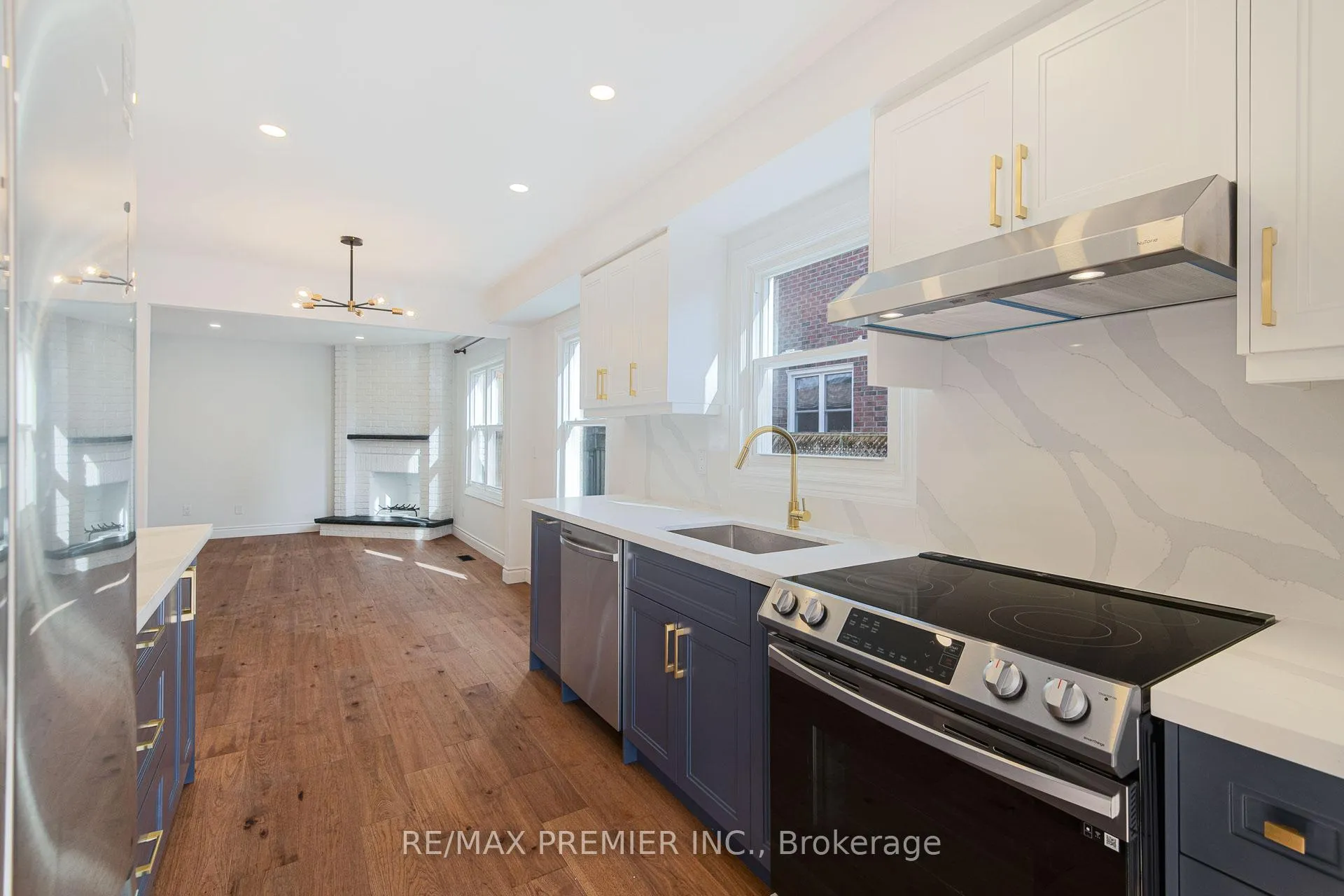 Photo 10 of 23 Sunbird Boulevard, Georgina, Keswick North — HOMEH