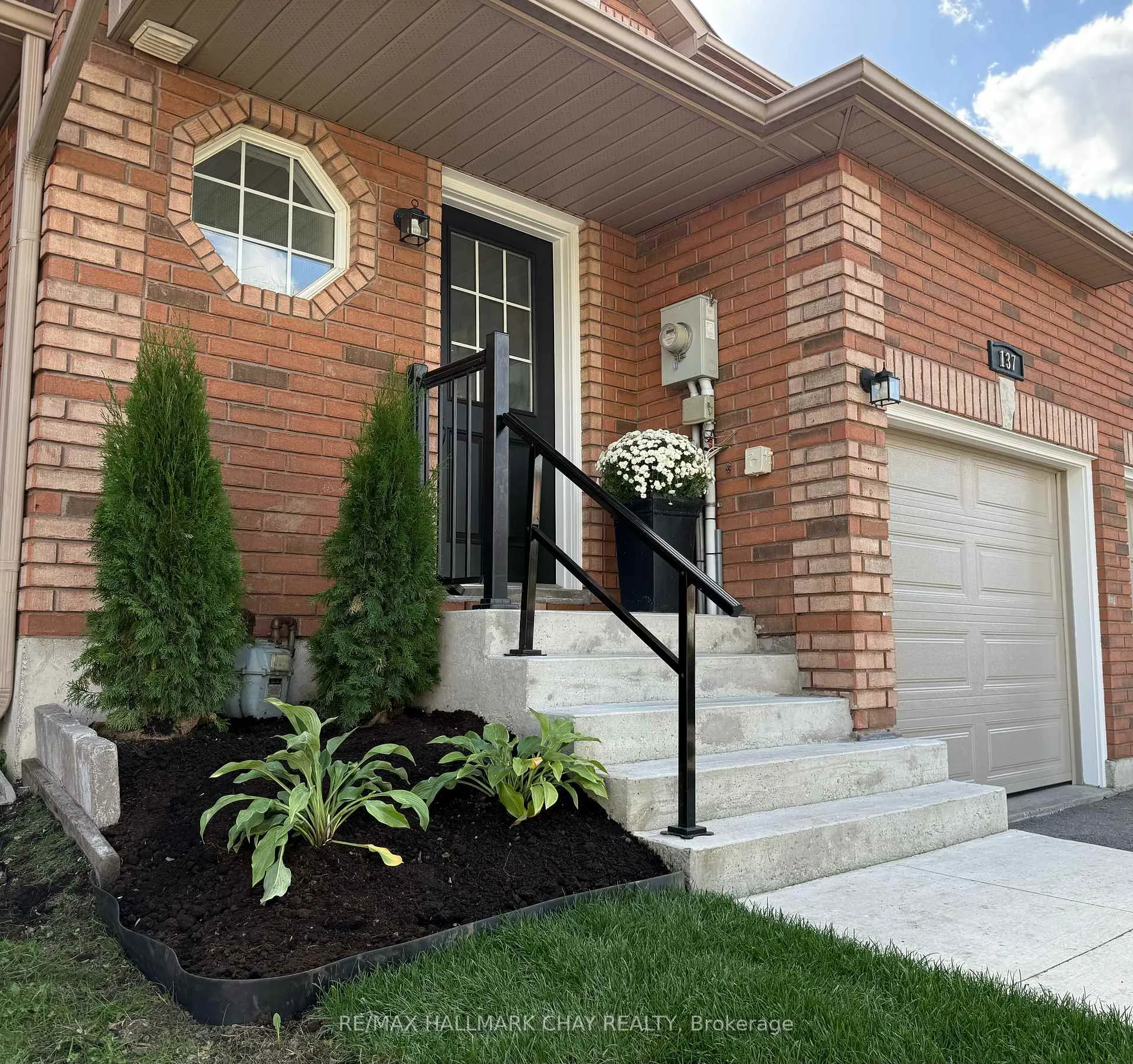 Photo 1 of 137 Courtney Crescent, Barrie, Painswick South — HOMEH