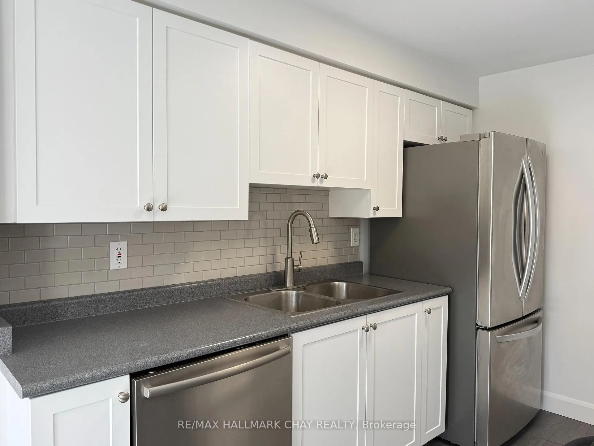 Photo 5 of 137 Courtney Crescent, Barrie, Painswick South — HOMEH