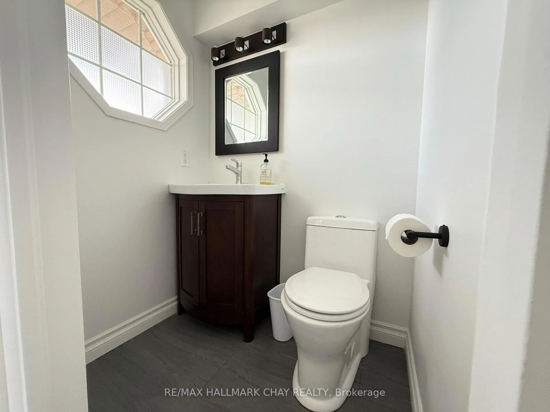 Photo 7 of 137 Courtney Crescent, Barrie, Painswick South — HOMEH