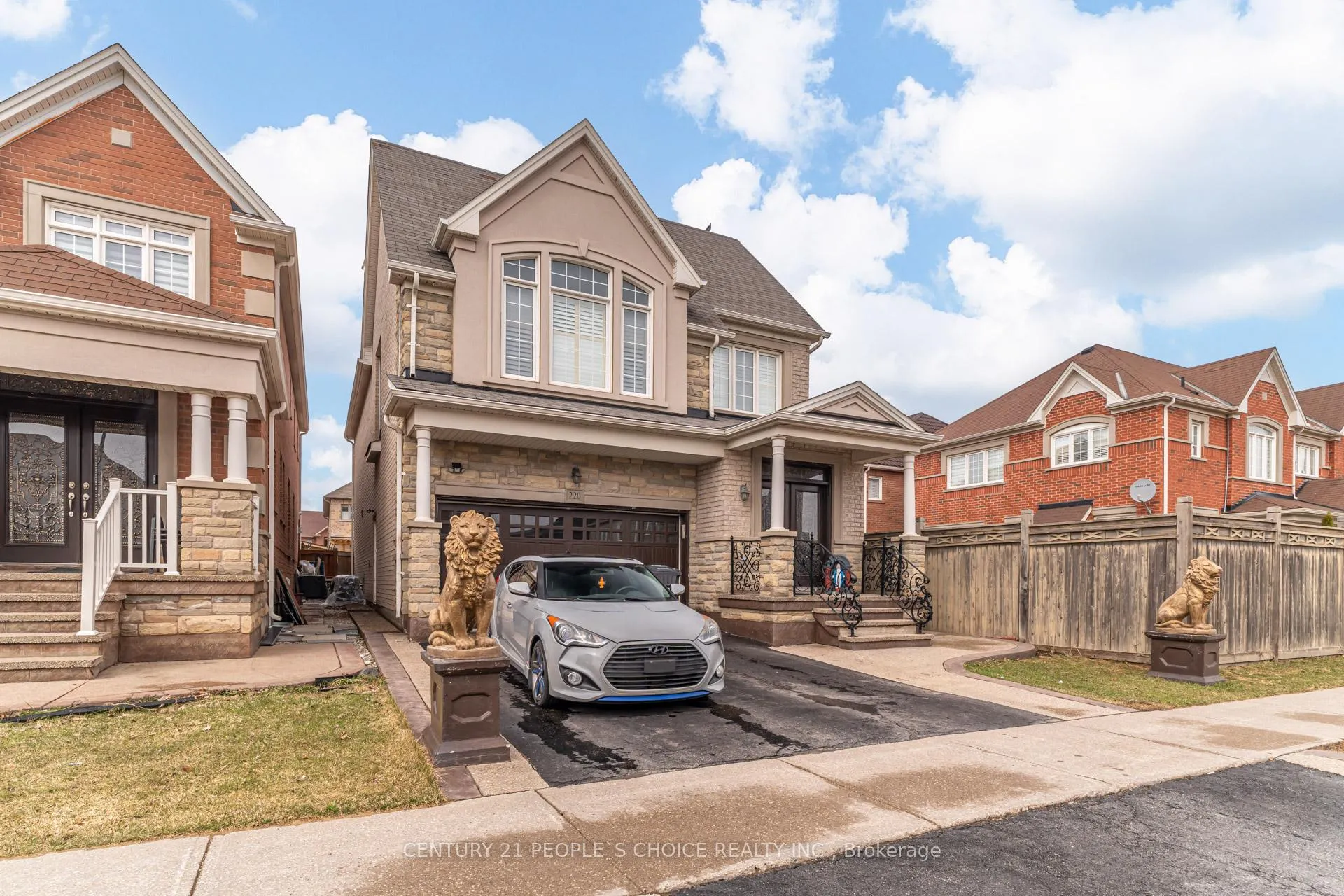 Photo 2 of 220 Castle Oaks Crossing, Brampton, Bram East — HOMEH