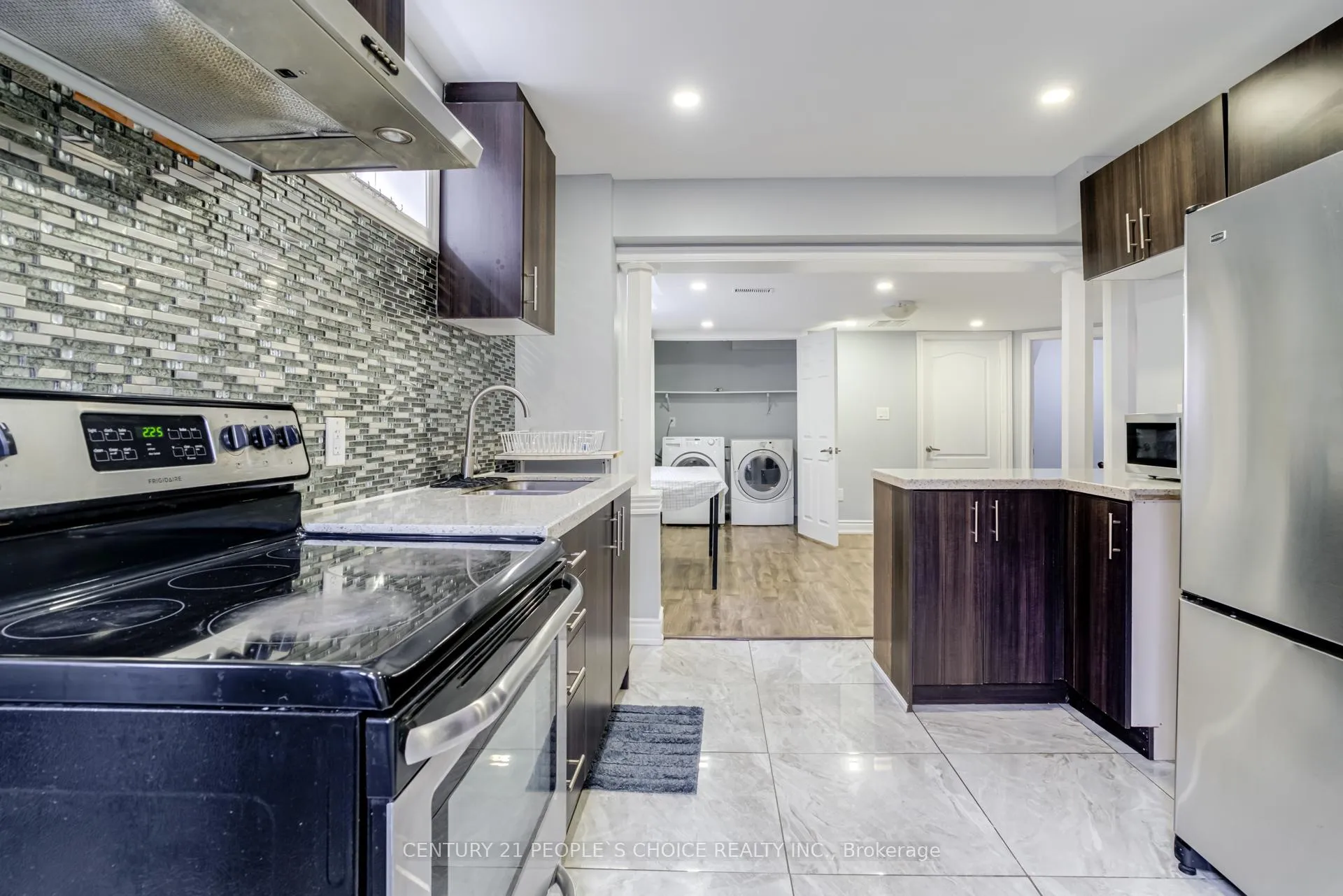 Photo 10 of 220 Castle Oaks Crossing, Brampton, Bram East — HOMEH