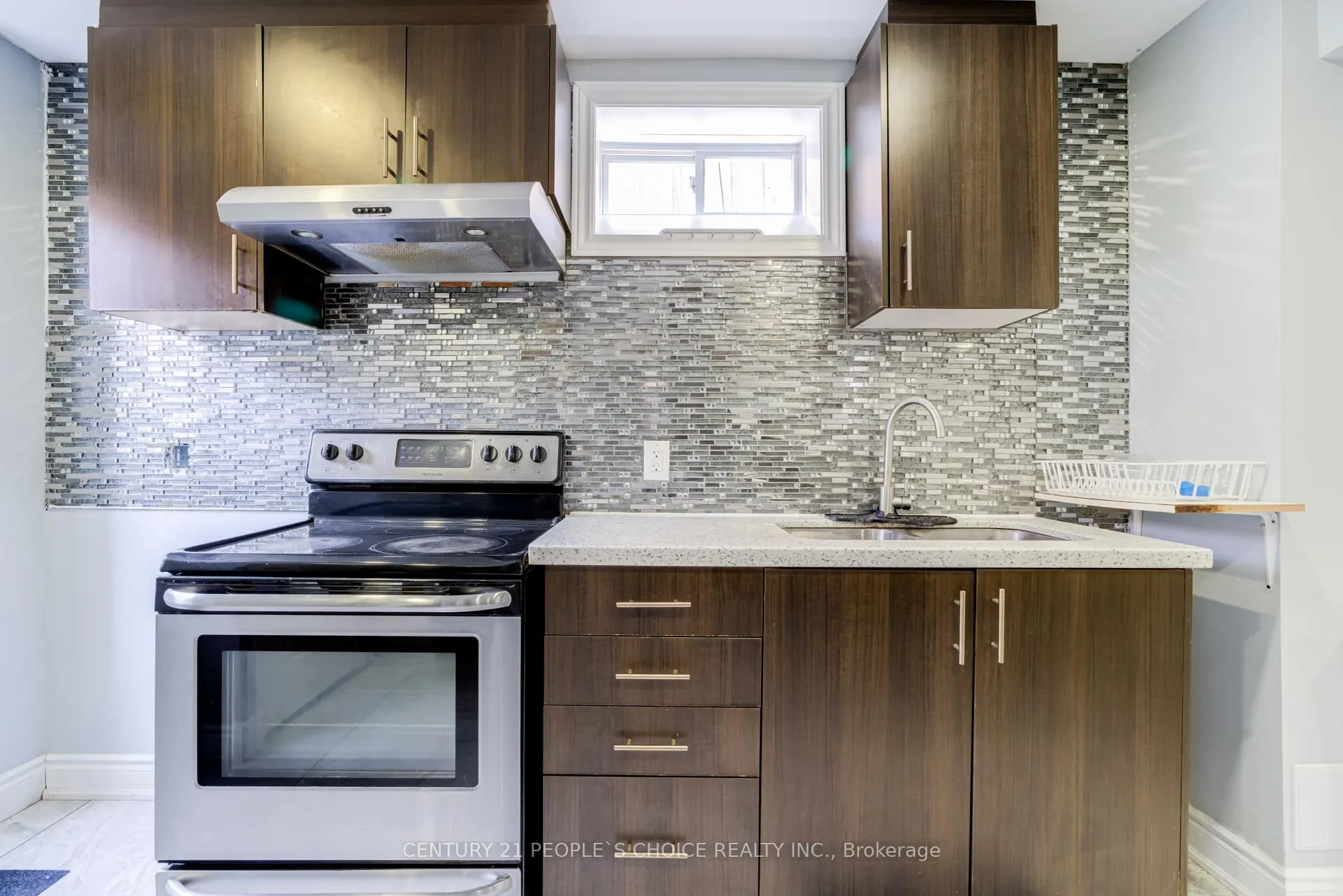 Photo 12 of 220 Castle Oaks Crossing, Brampton, Bram East — HOMEH